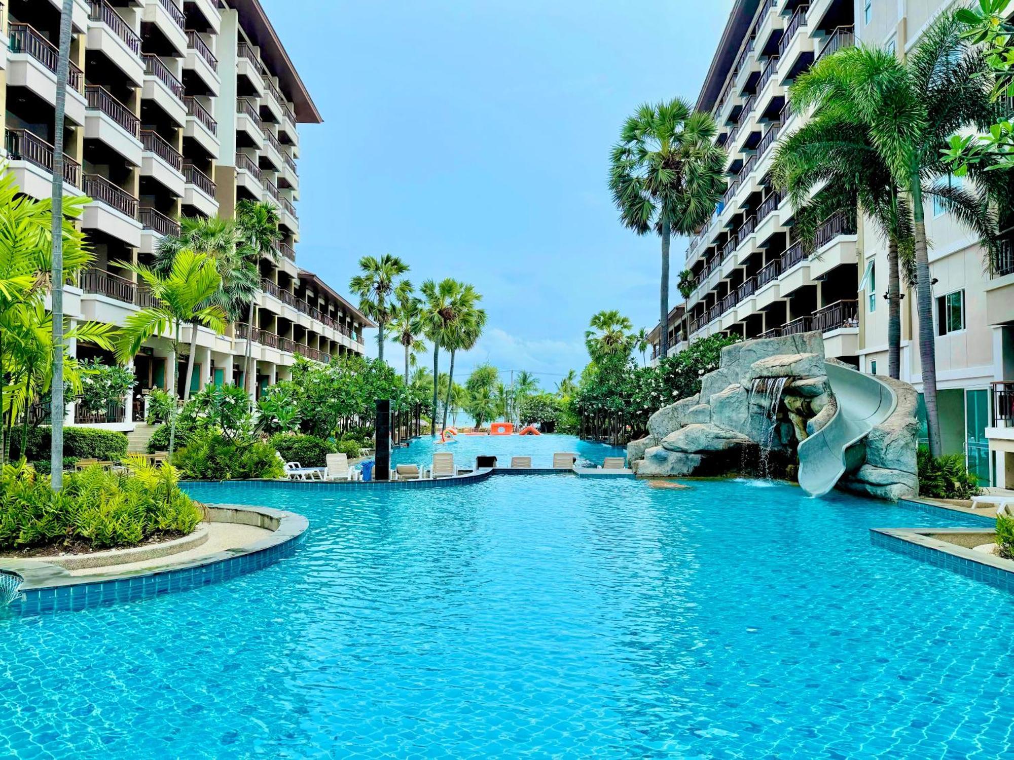 Hotel Welcome World Beachfront 4*