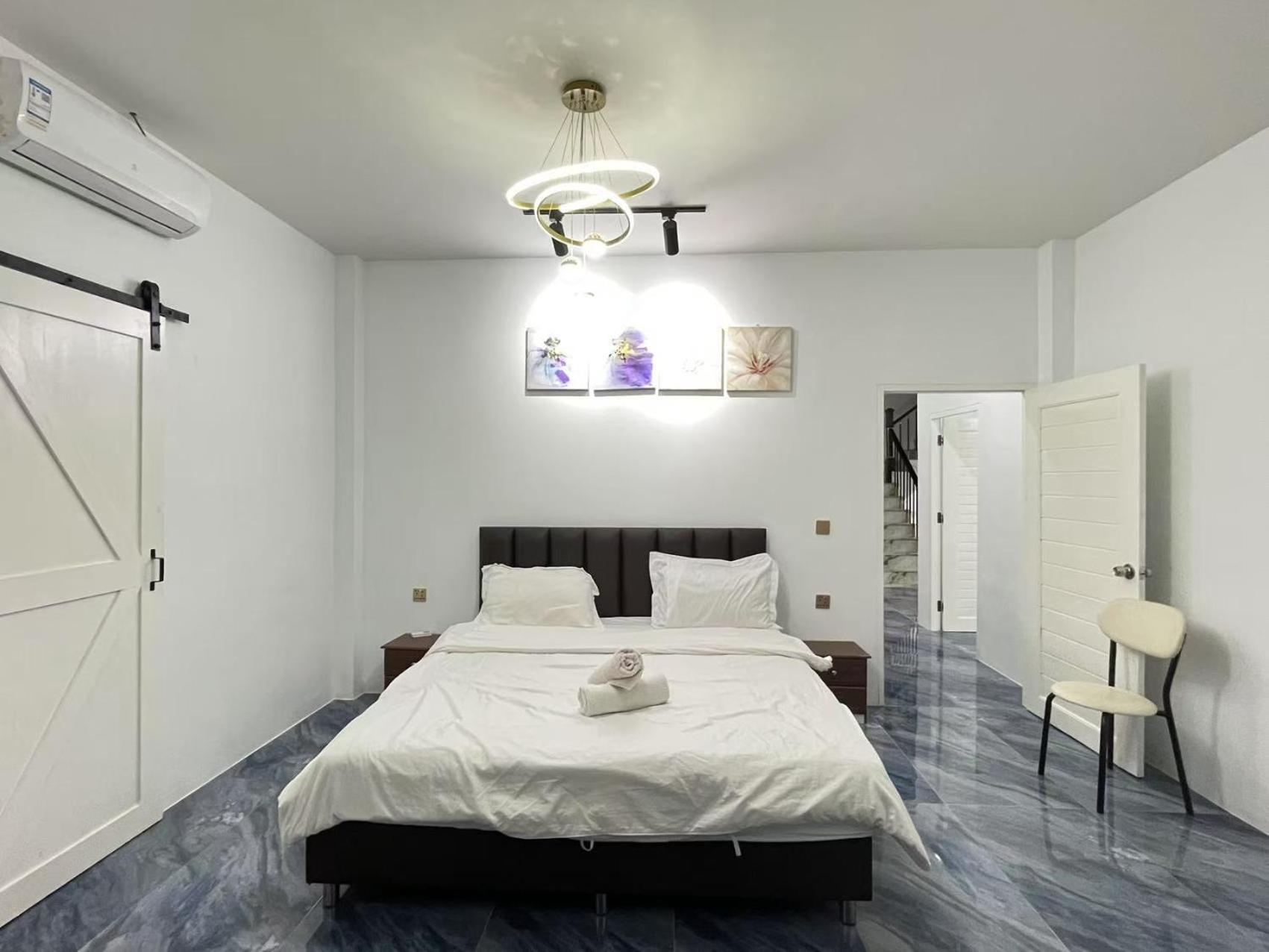 Walking St 3km, 5 Bedroom *