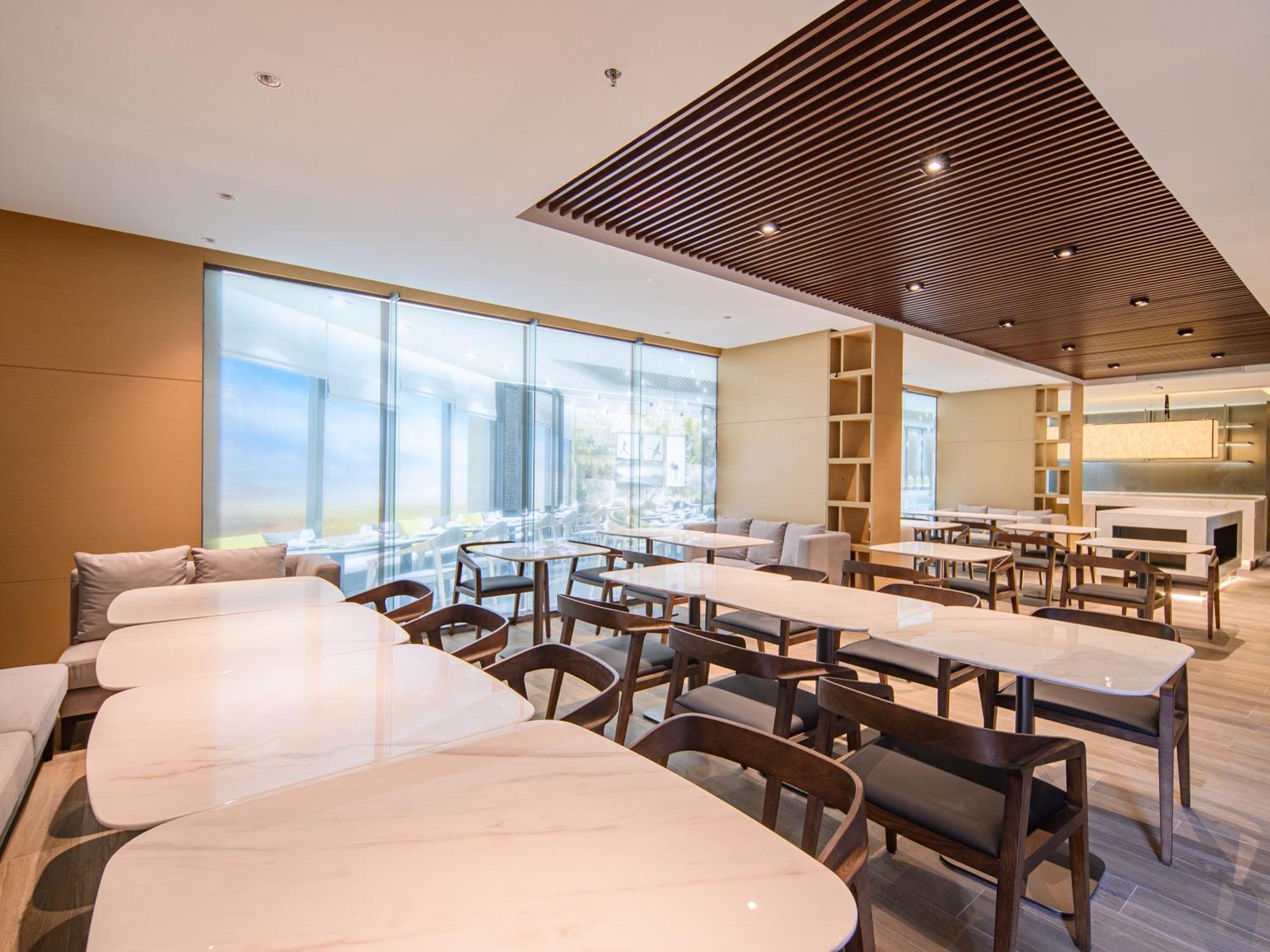 Beverly Mountain Bay, Trademark Collection By Wyndham Hotel Pattaya