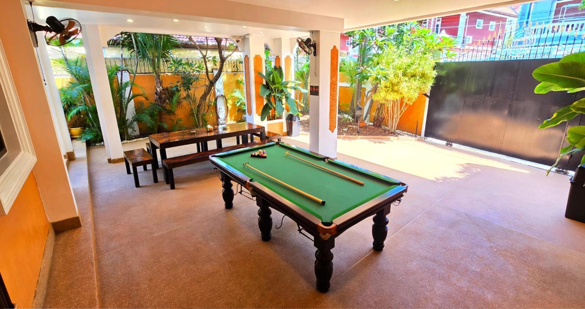 Hideland Luxury Pool Walking Street