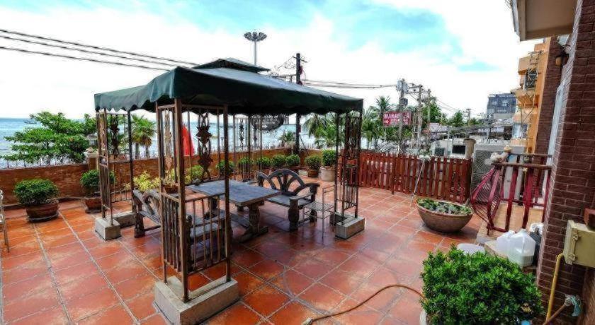 Hotel Red Balcony
