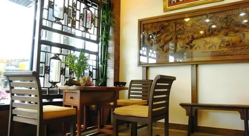 Hotel Red Balcony Pattaya