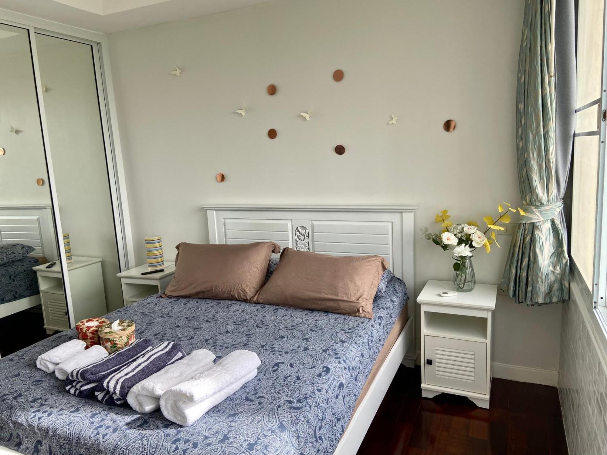 Amazing Spacious Seaview Apartment Pattaya