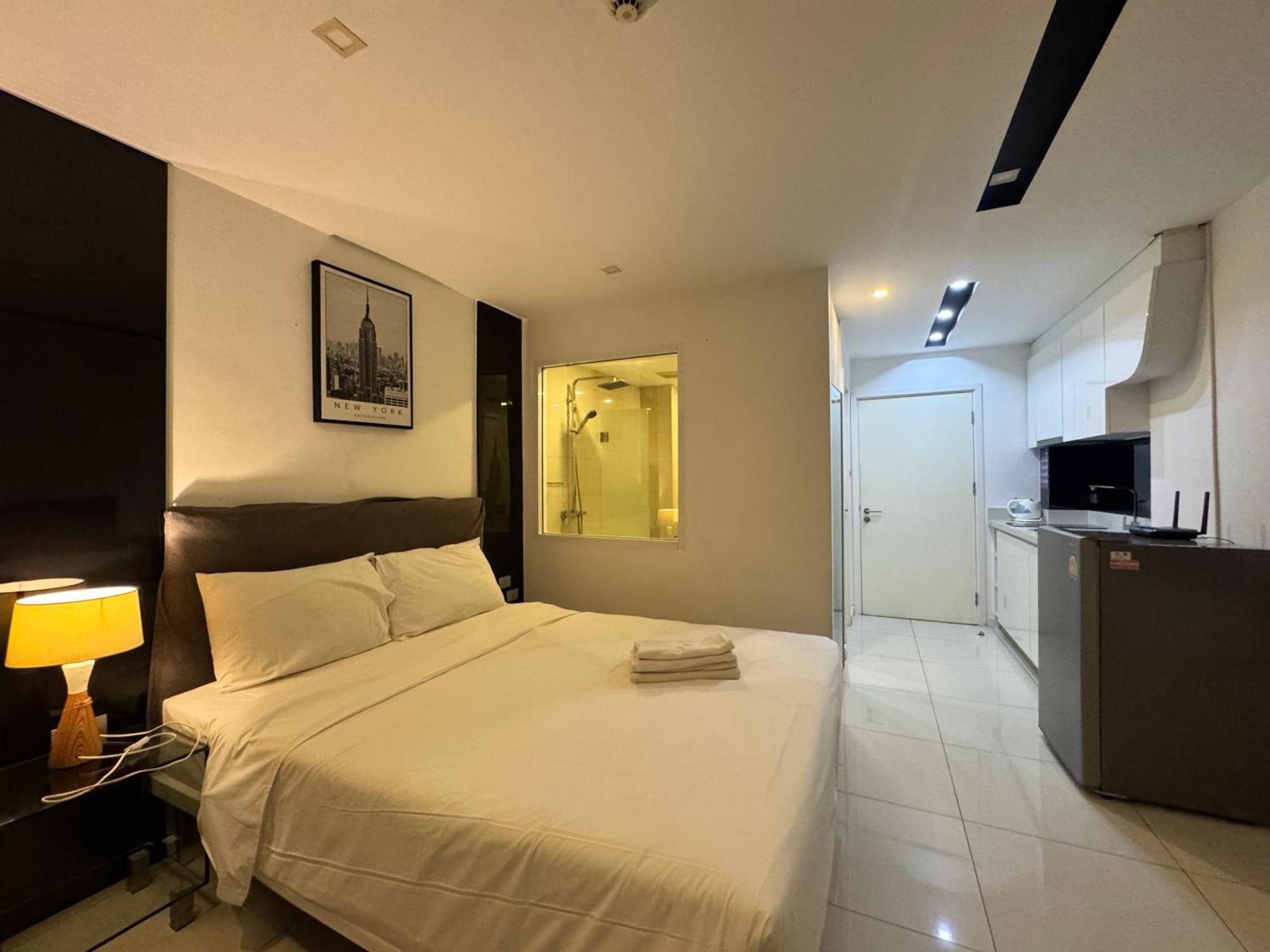 Center & Hot Hot Hot *