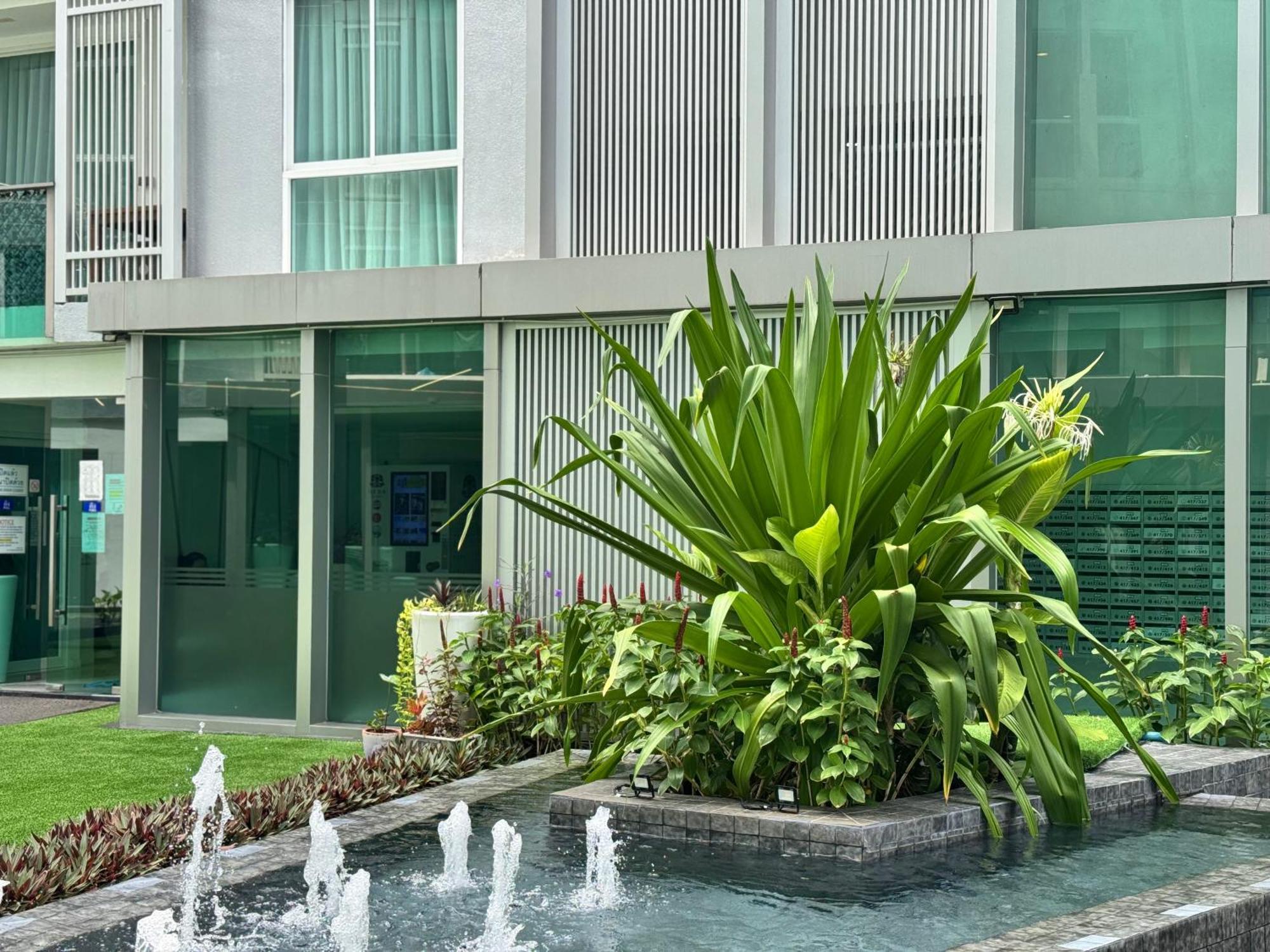 Center & Hot Hot Hot Pattaya