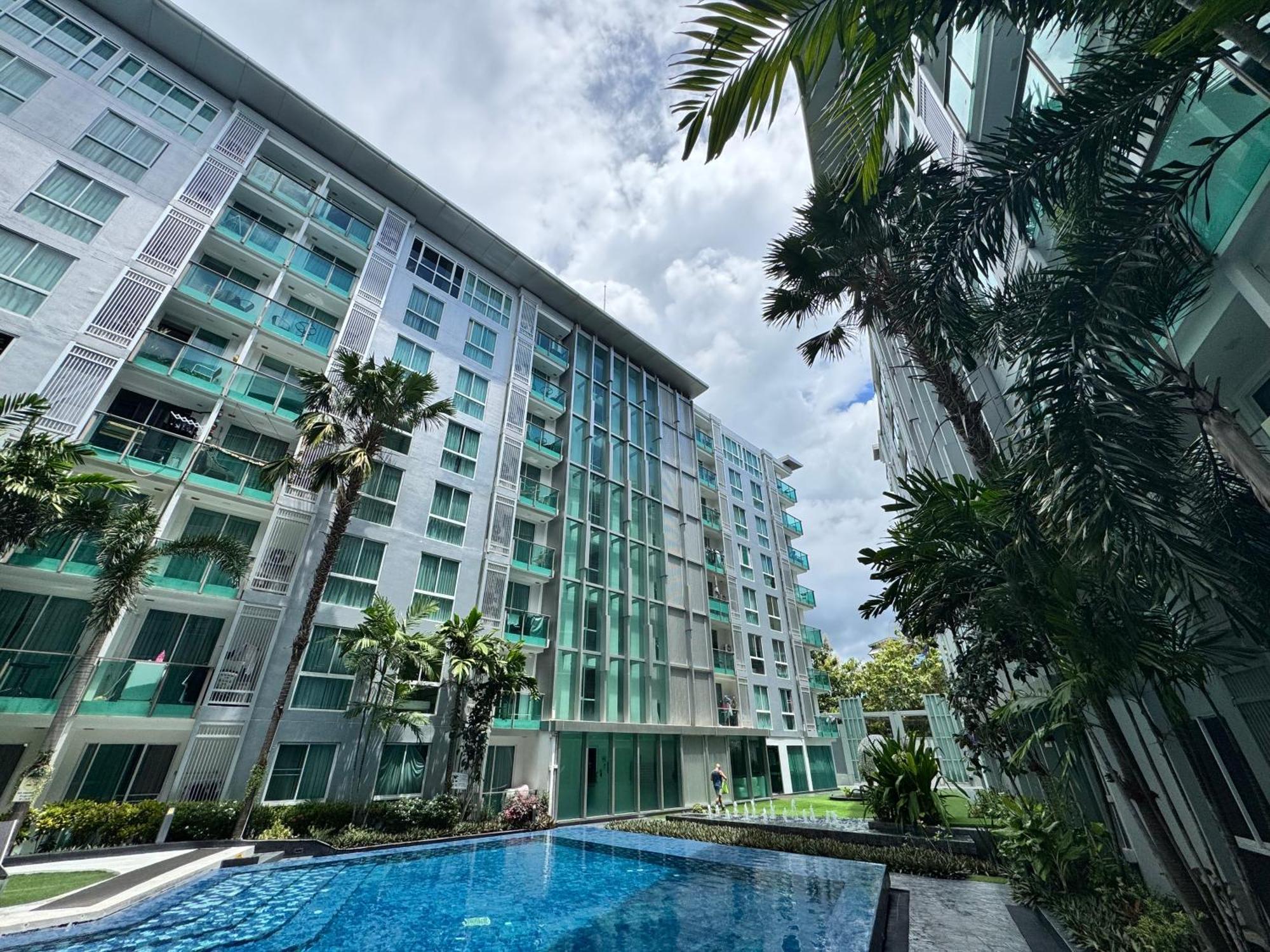 Center & Hot Hot Hot Pattaya