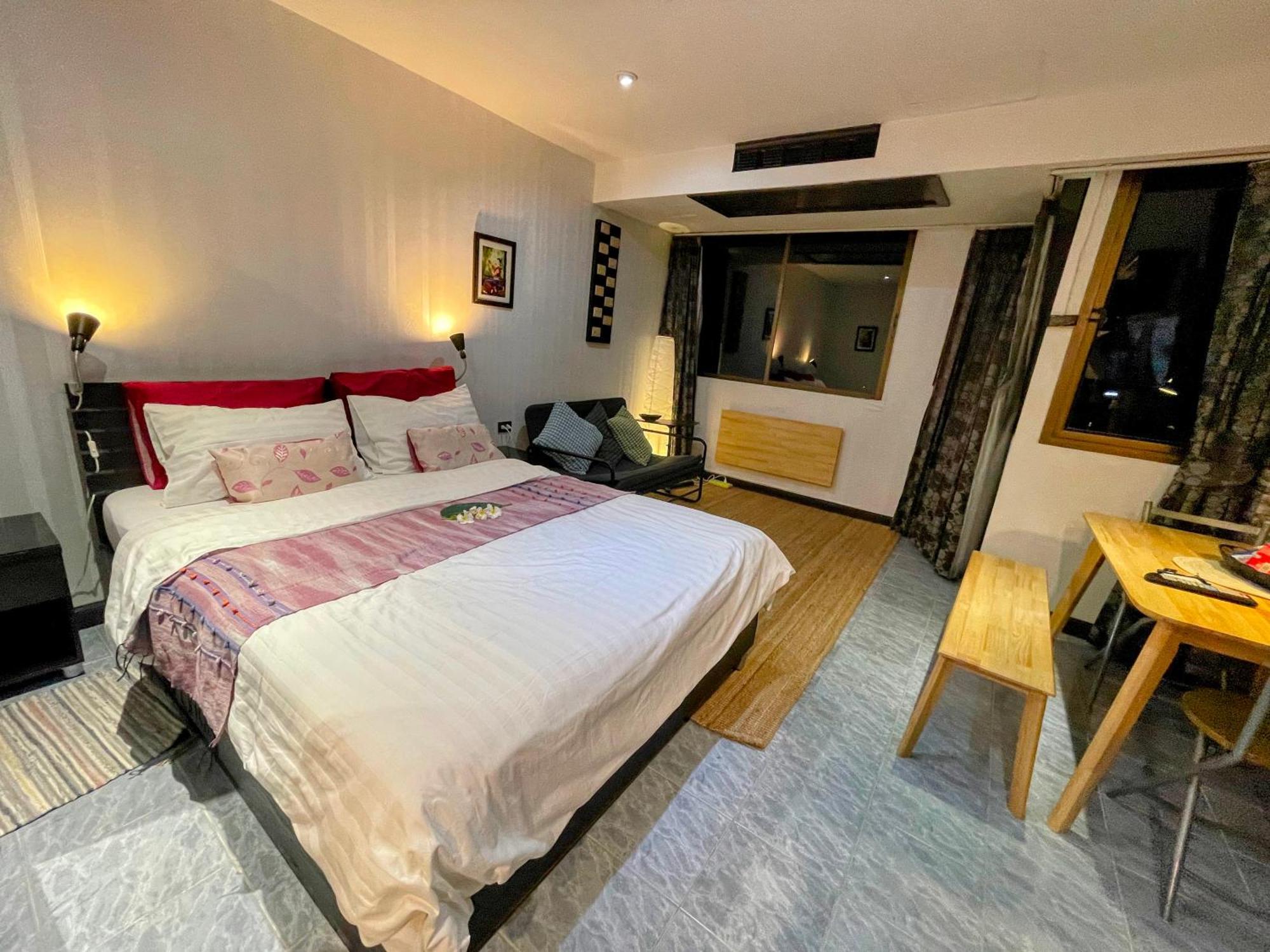 Furnished Near The Apartment *