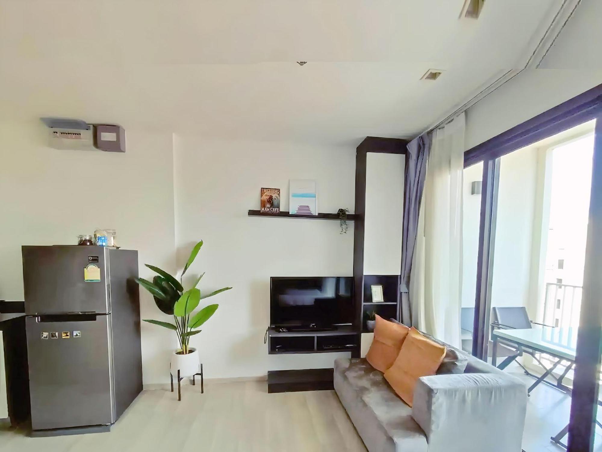 2 Bed Excellent Location Infinity Pool Apartment