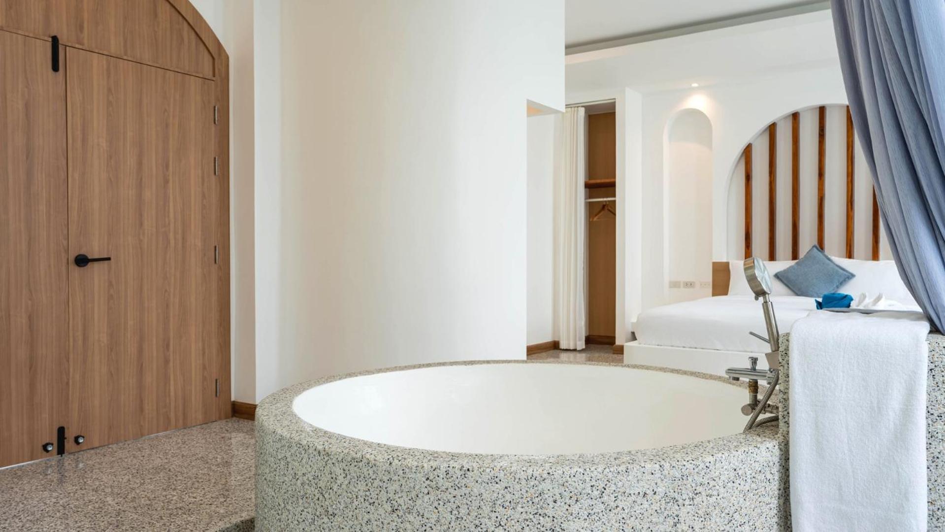 Villa Downtown Oasis 芭提雅市中心独栋泳池别墅 A 5卧6卫 Ktv Bbq 芭提雅海滩步行街500m Pattaya