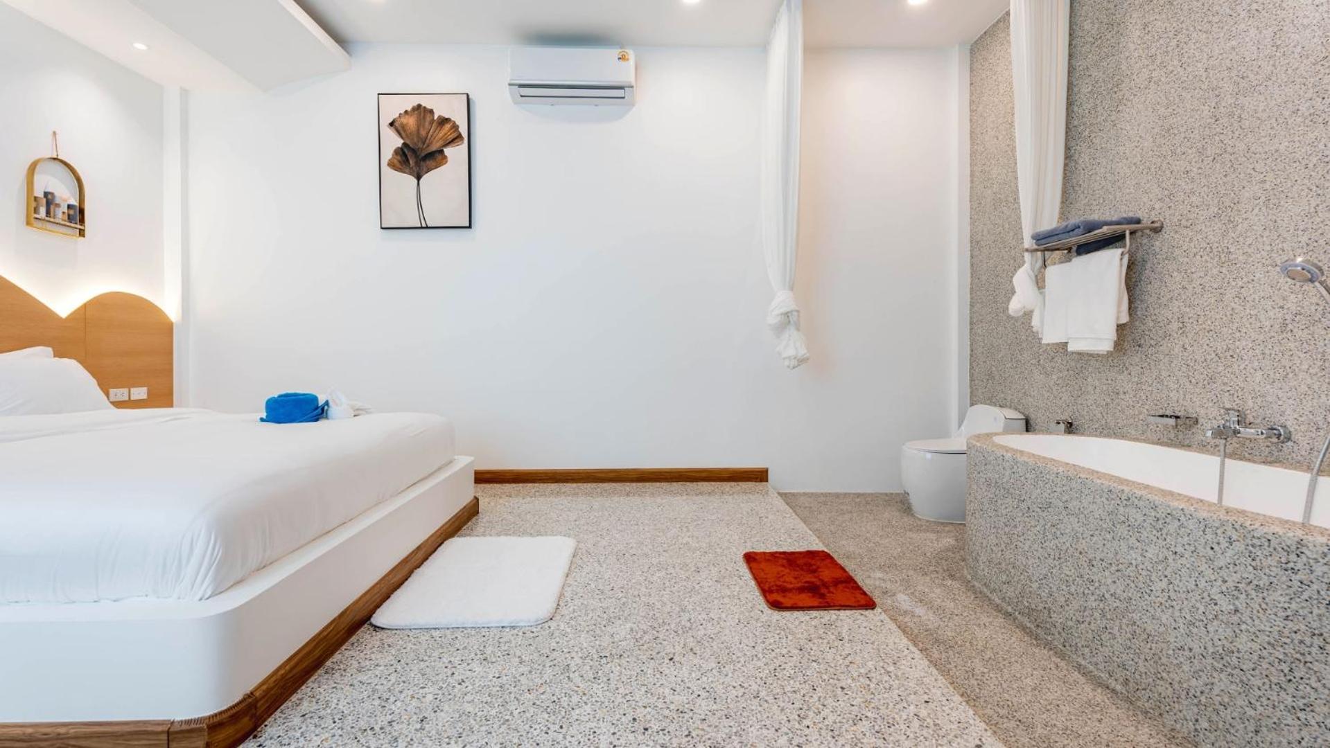 Villa Downtown Oasis 芭提雅市中心独栋泳池别墅 A 5卧6卫 Ktv Bbq 芭提雅海滩步行街500m Pattaya