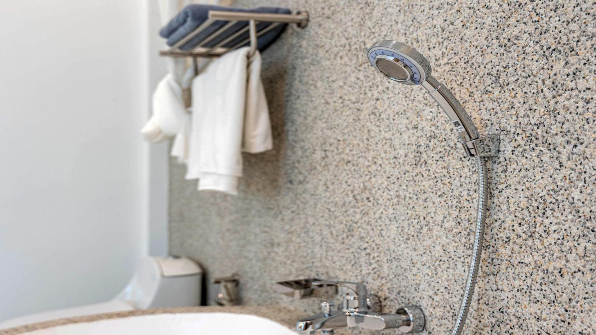 Villa Downtown Oasis 芭提雅市中心独栋泳池别墅 A 5卧6卫 Ktv Bbq 芭提雅海滩步行街500m *