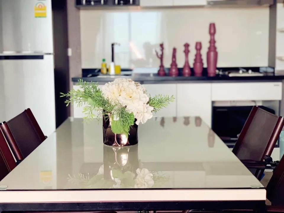 The Base Sea View Apartment *