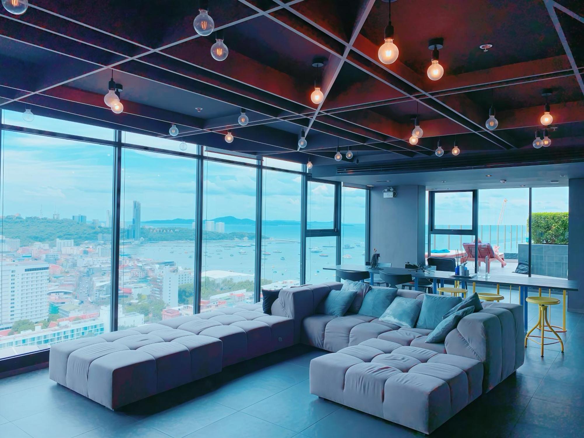 The Base Sea View * Pattaya