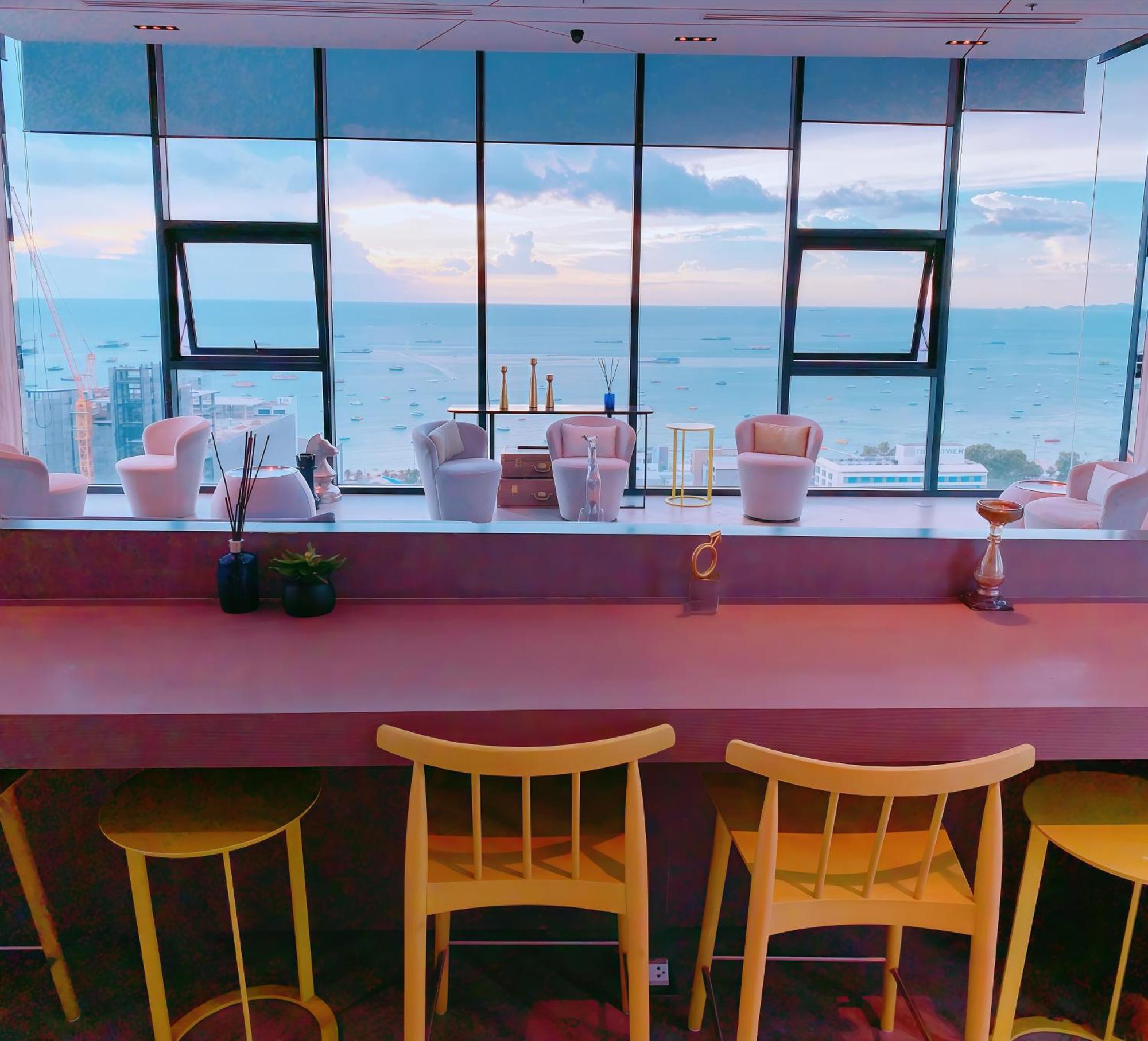 The Base Sea View Apartment