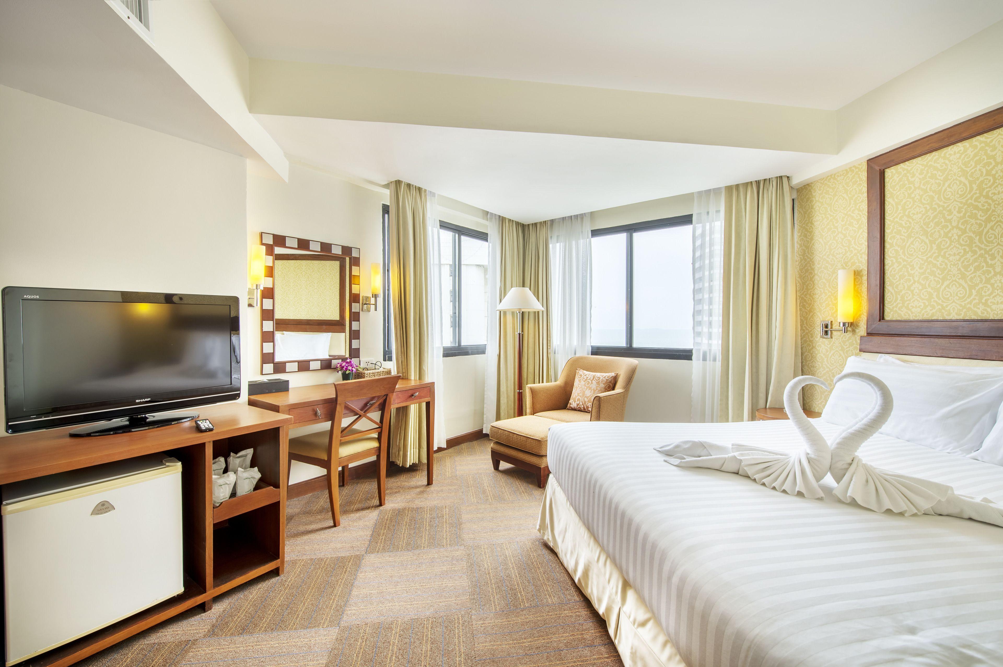 Jomtien Palm Beach Hotel & Resort - Family-Friendly Hotel