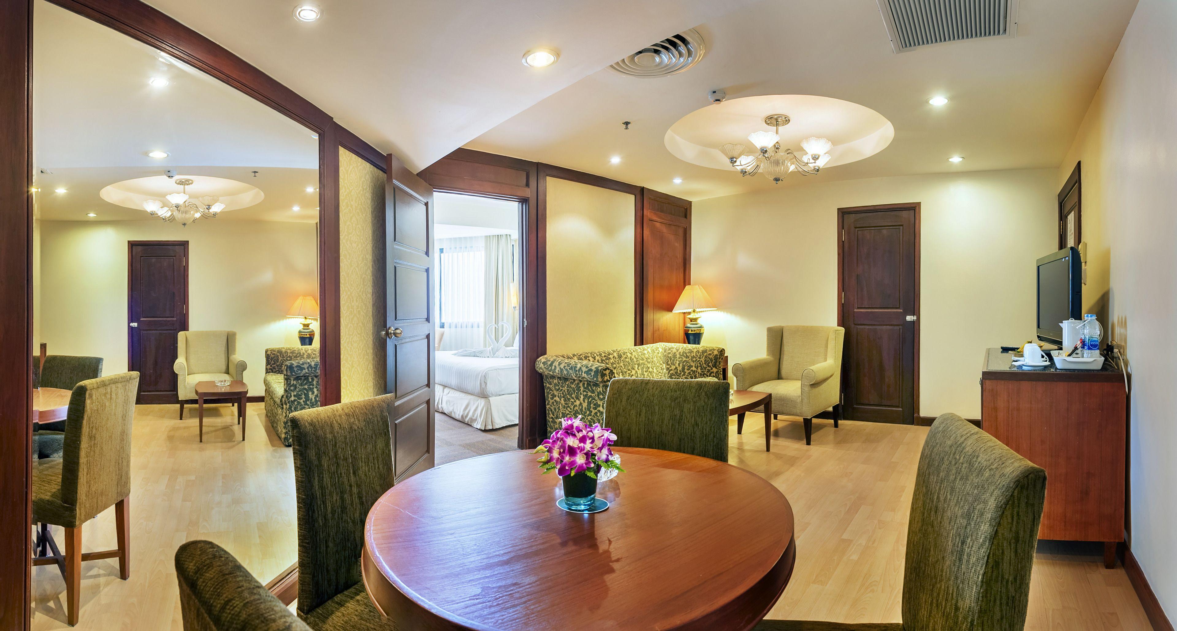 Jomtien Palm Beach Hotel & Resort - Family-Friendly Hotel