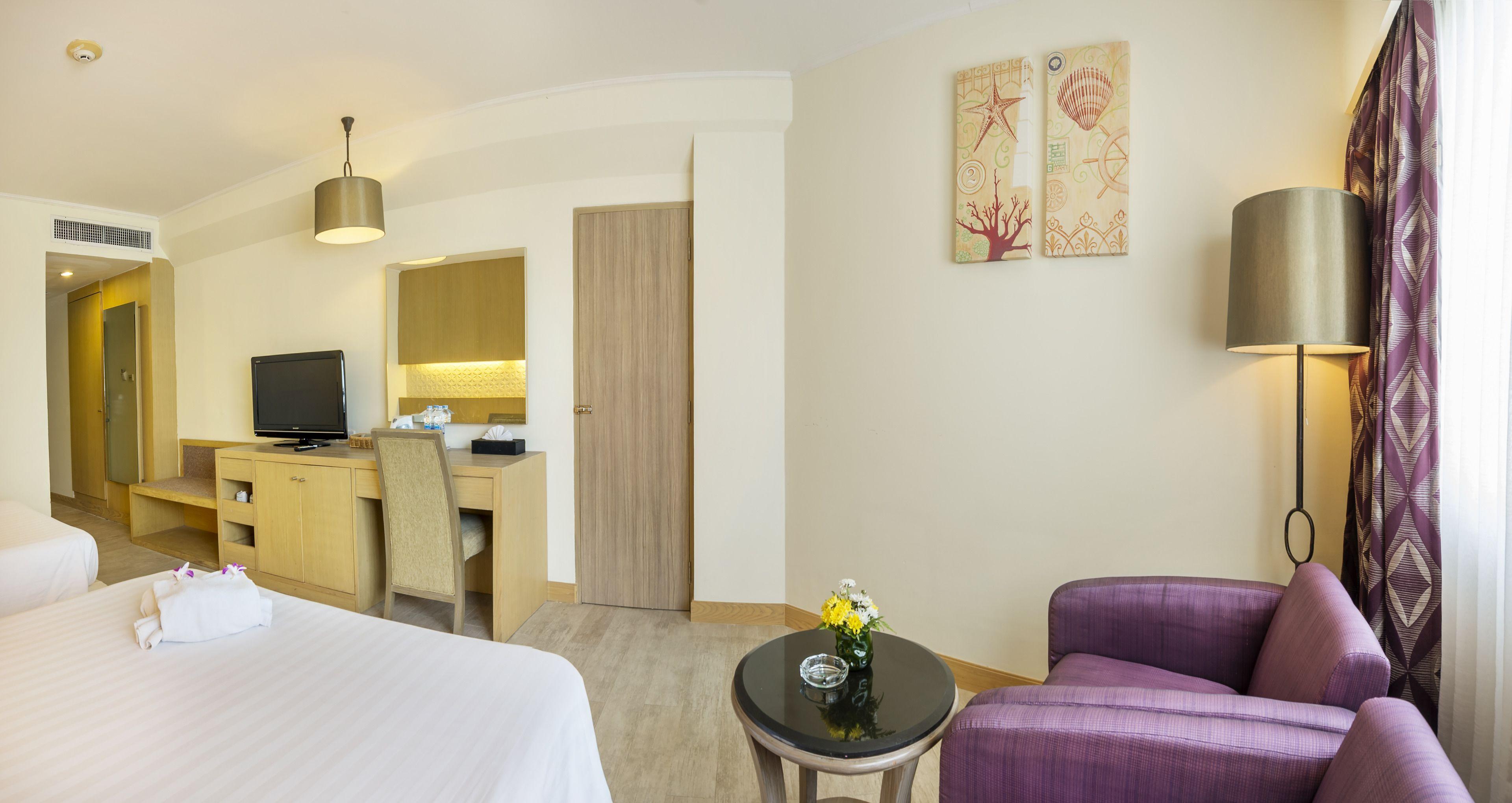 Jomtien Palm Beach Hotel & Resort - Family-Friendly 4*