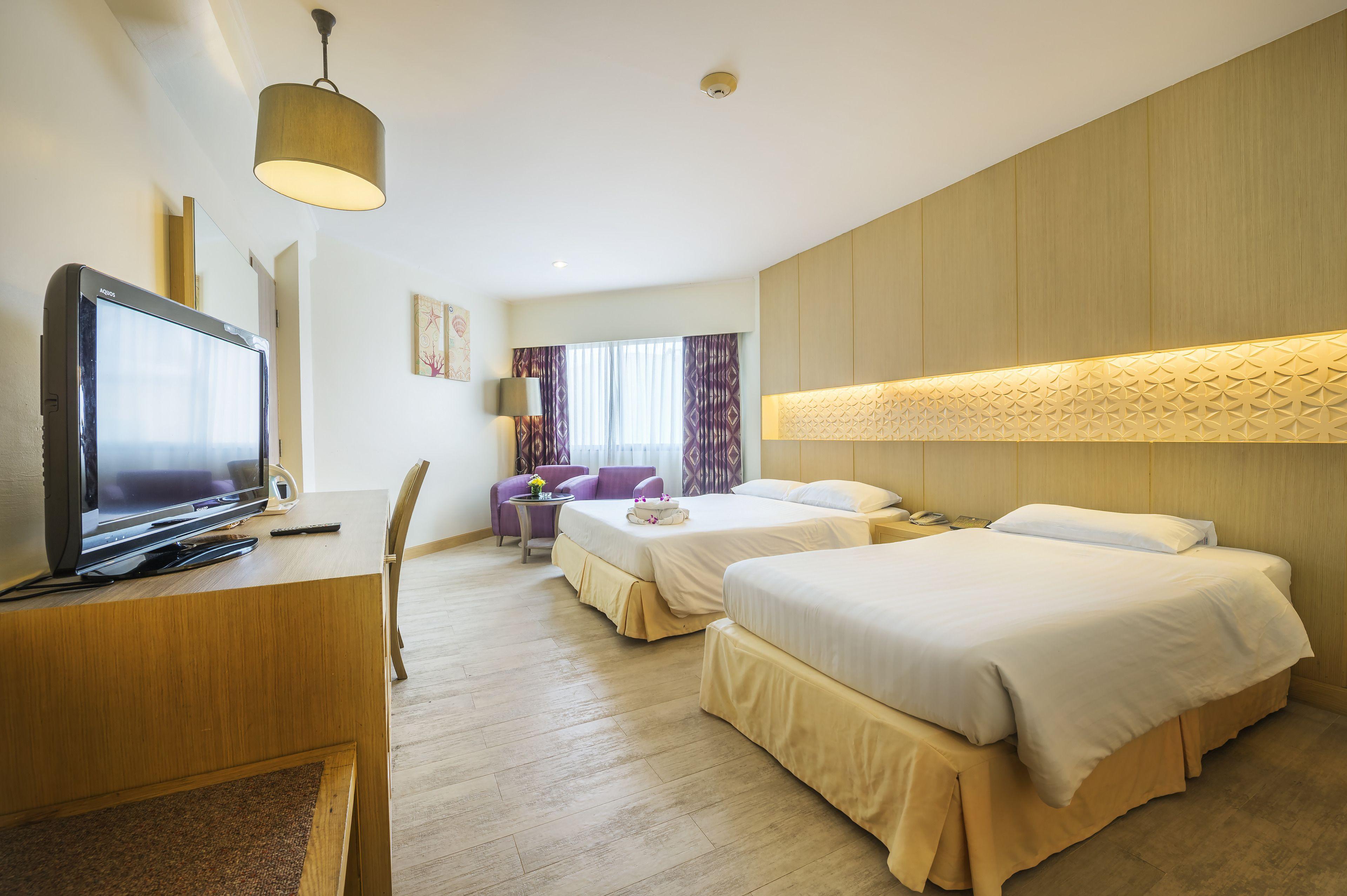 Jomtien Palm Beach Hotel & Resort - Family-Friendly Pattaya