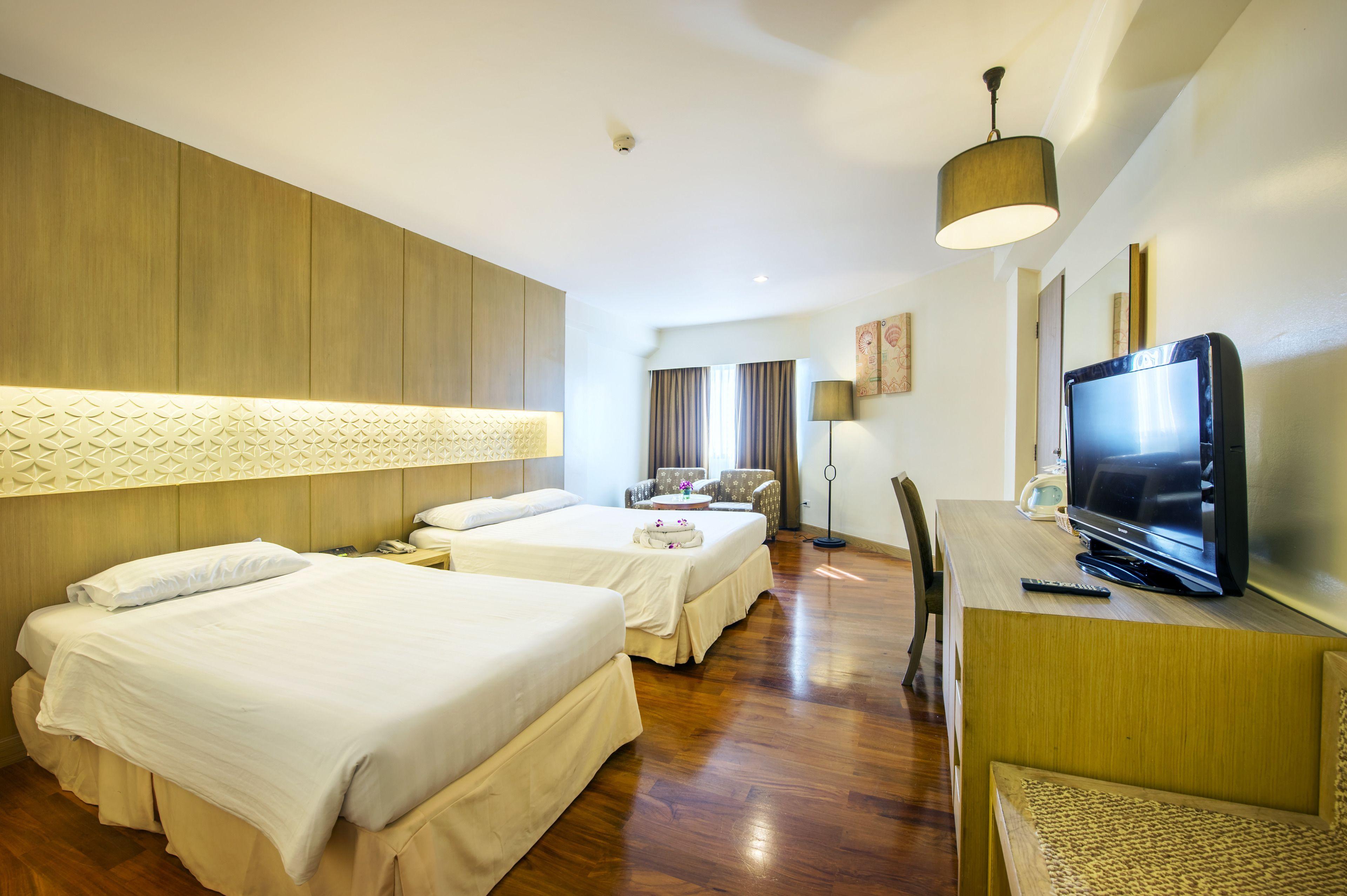 Jomtien Palm Beach Hotel & Resort - Family-Friendly 4*