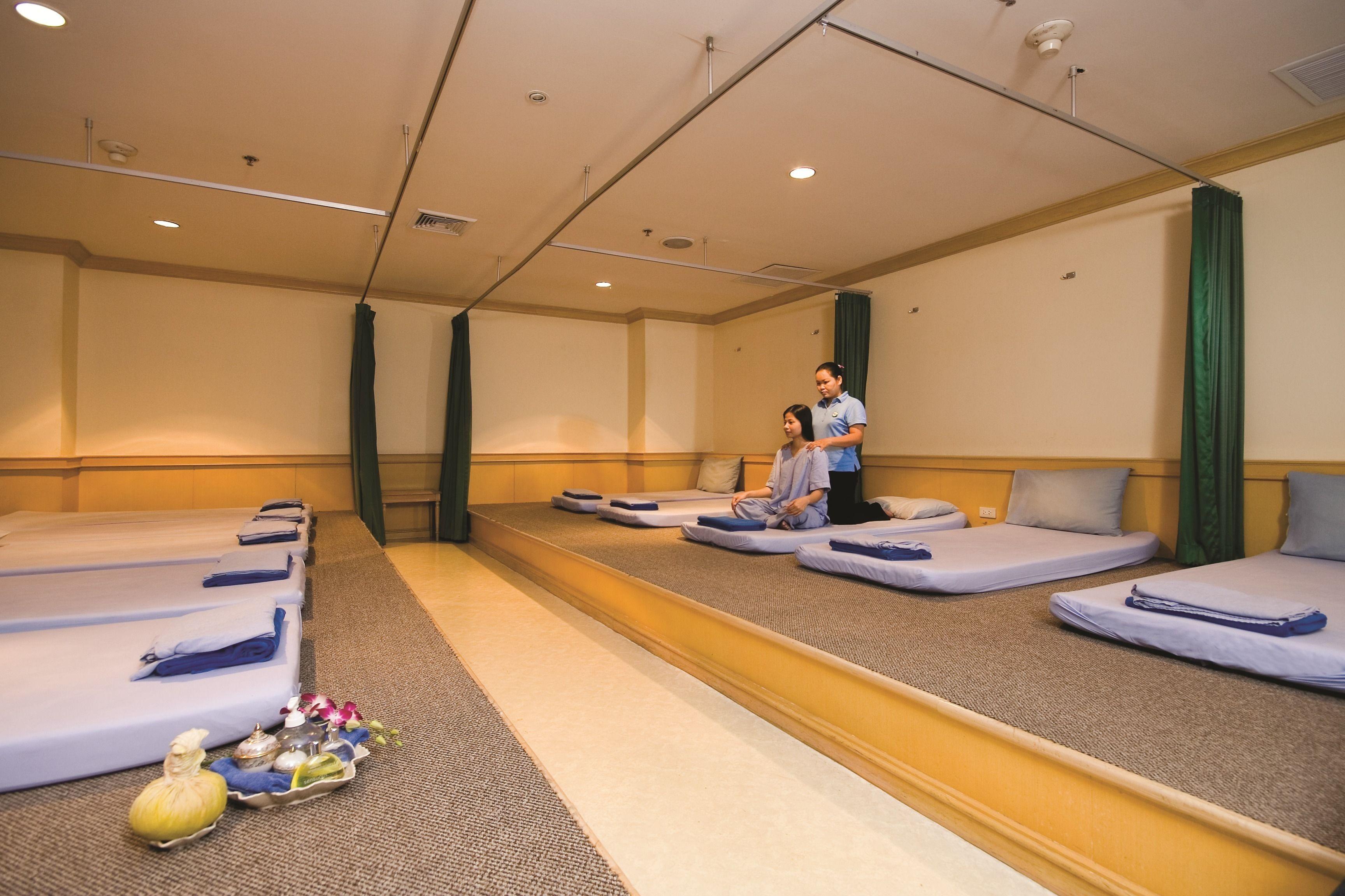 Jomtien Palm Beach Hotel & Resort - Family-Friendly 4* Pattaya