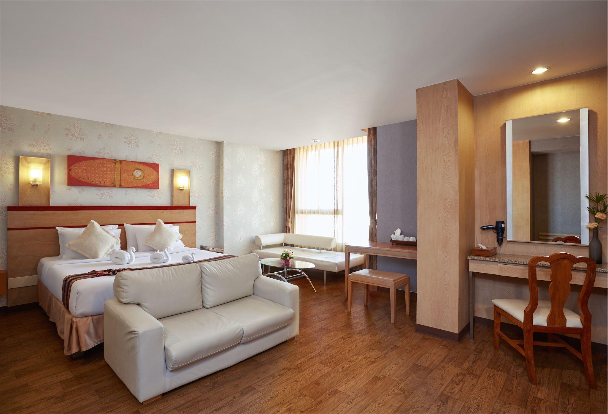 Eastern Grand Palace Hotel 4*