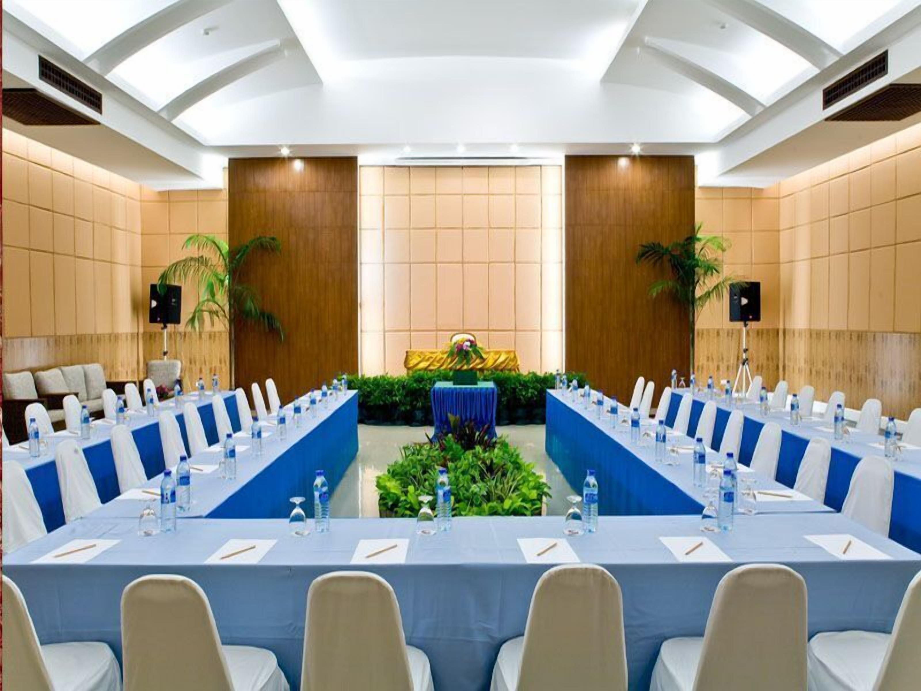 Hotel Eastern Grand Palace 4*