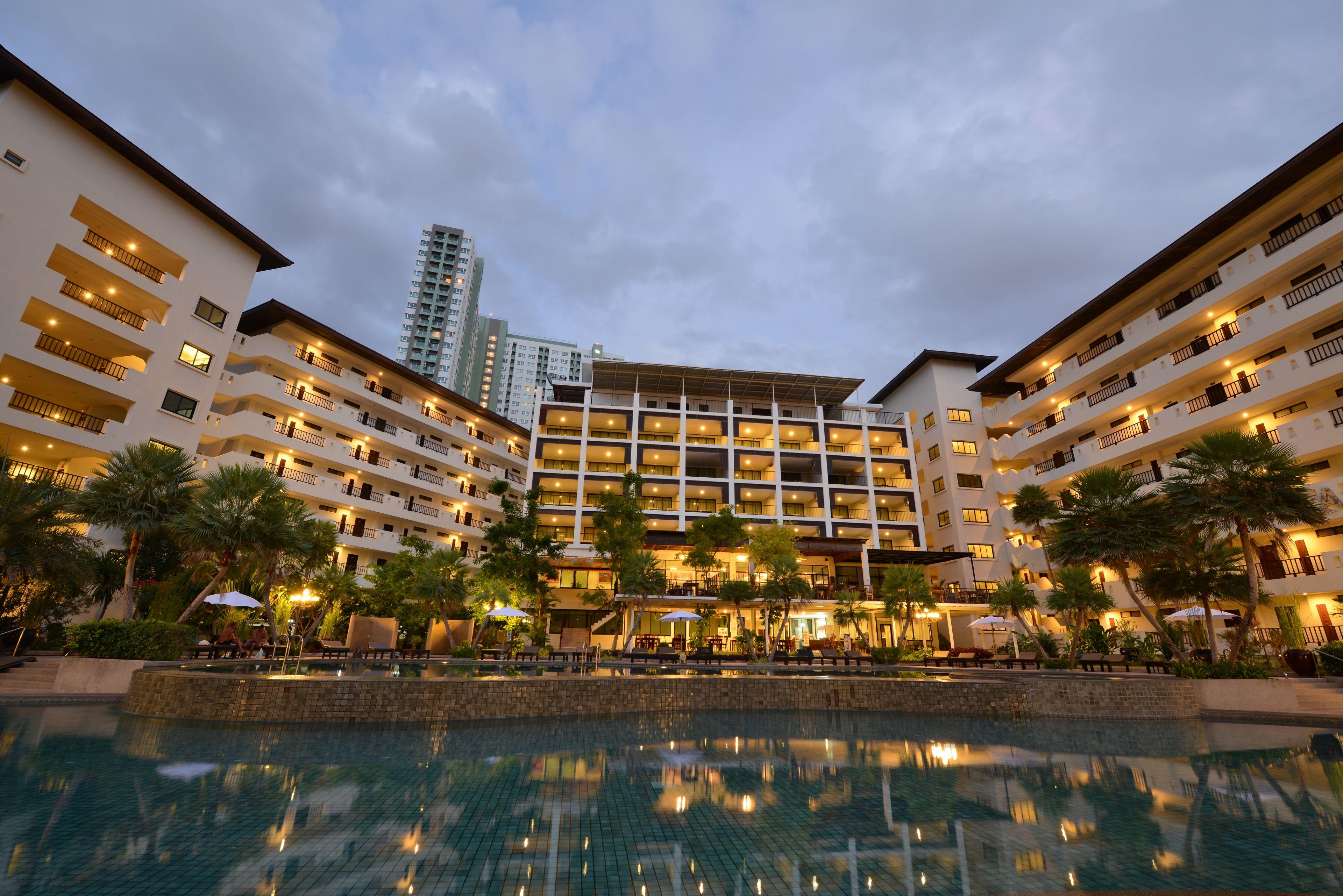 Sunday Wongamat Privacy โรงแรม