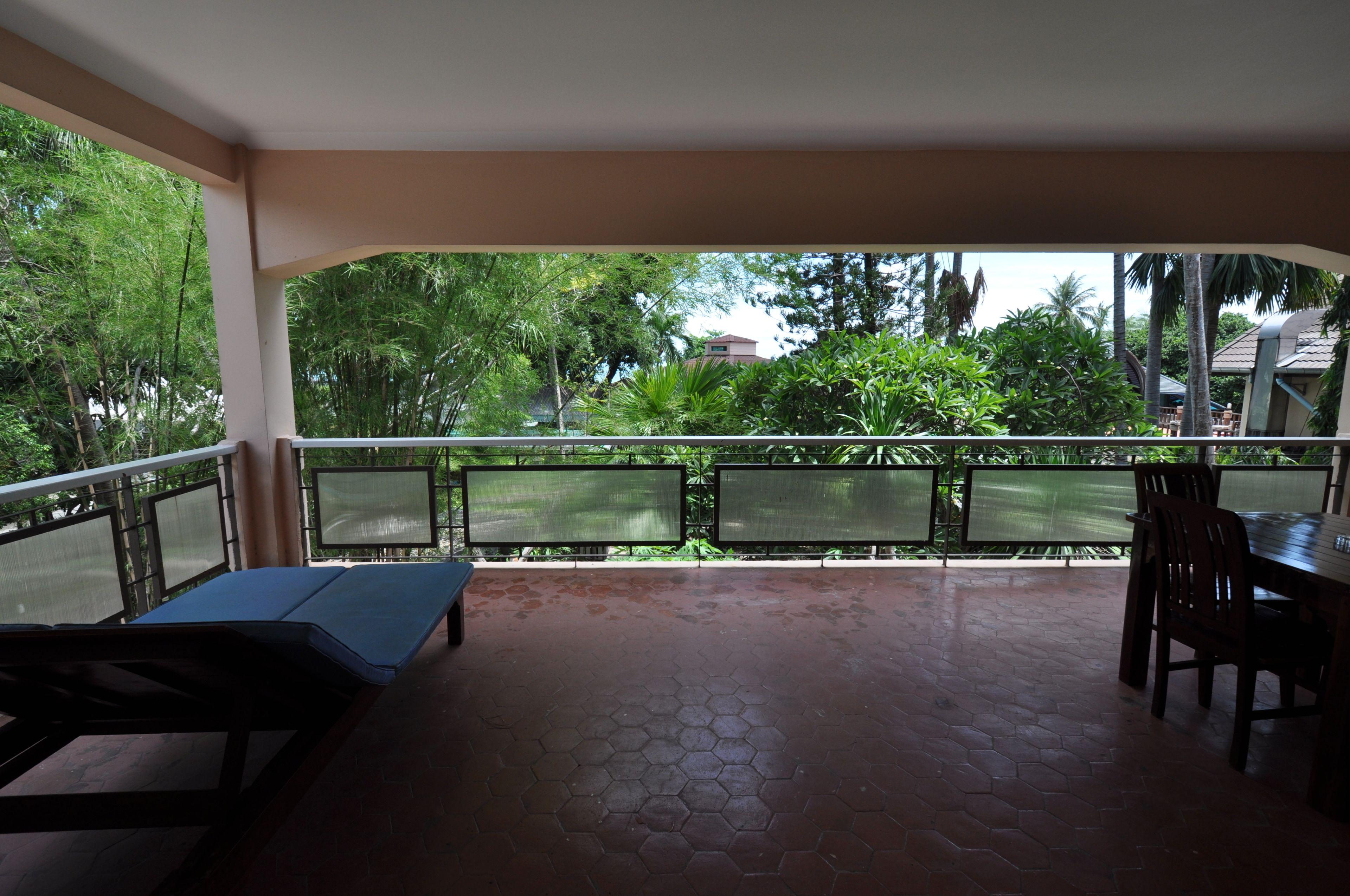 Basaya & Hotel 3*