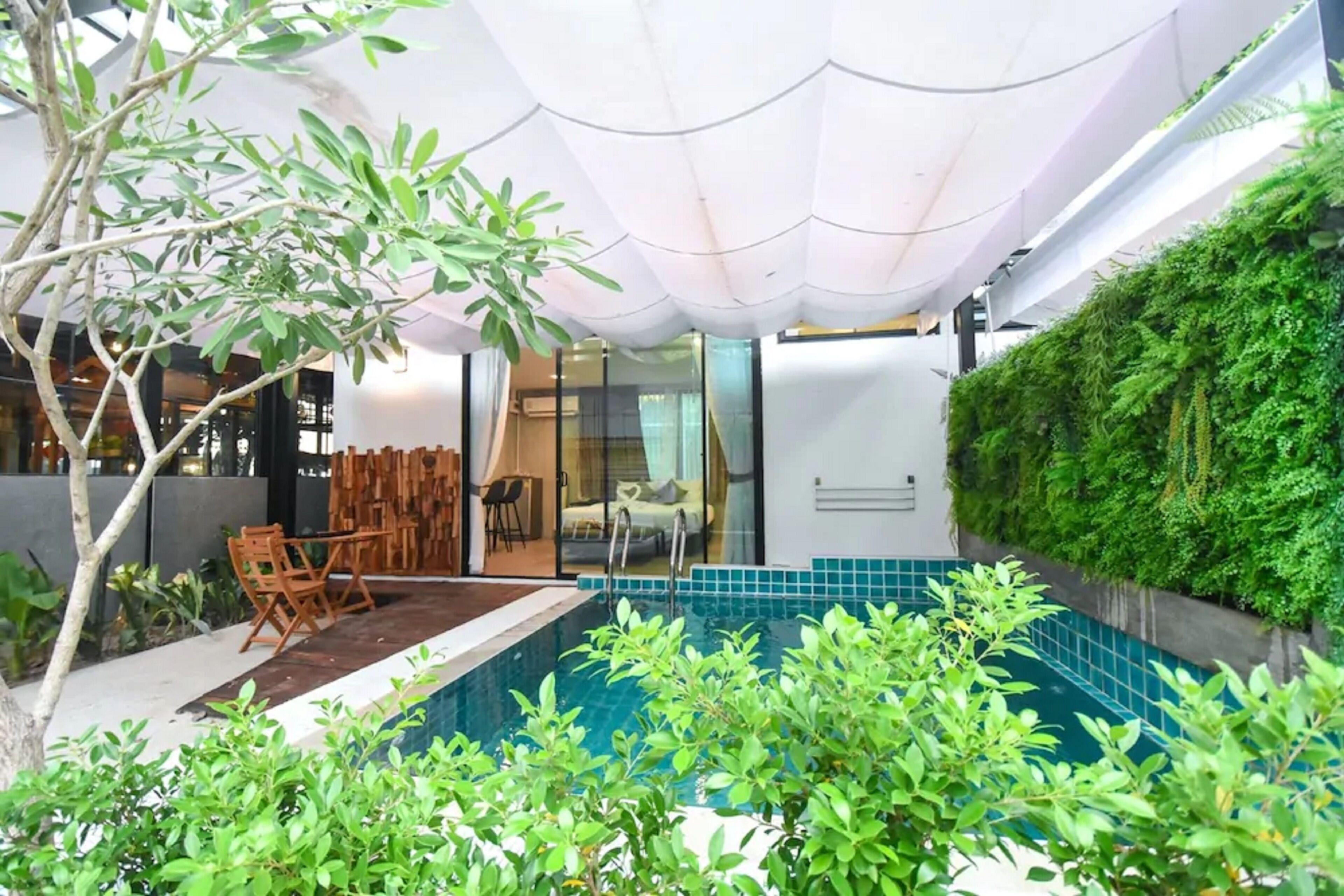 Basaya & Hotel 3*