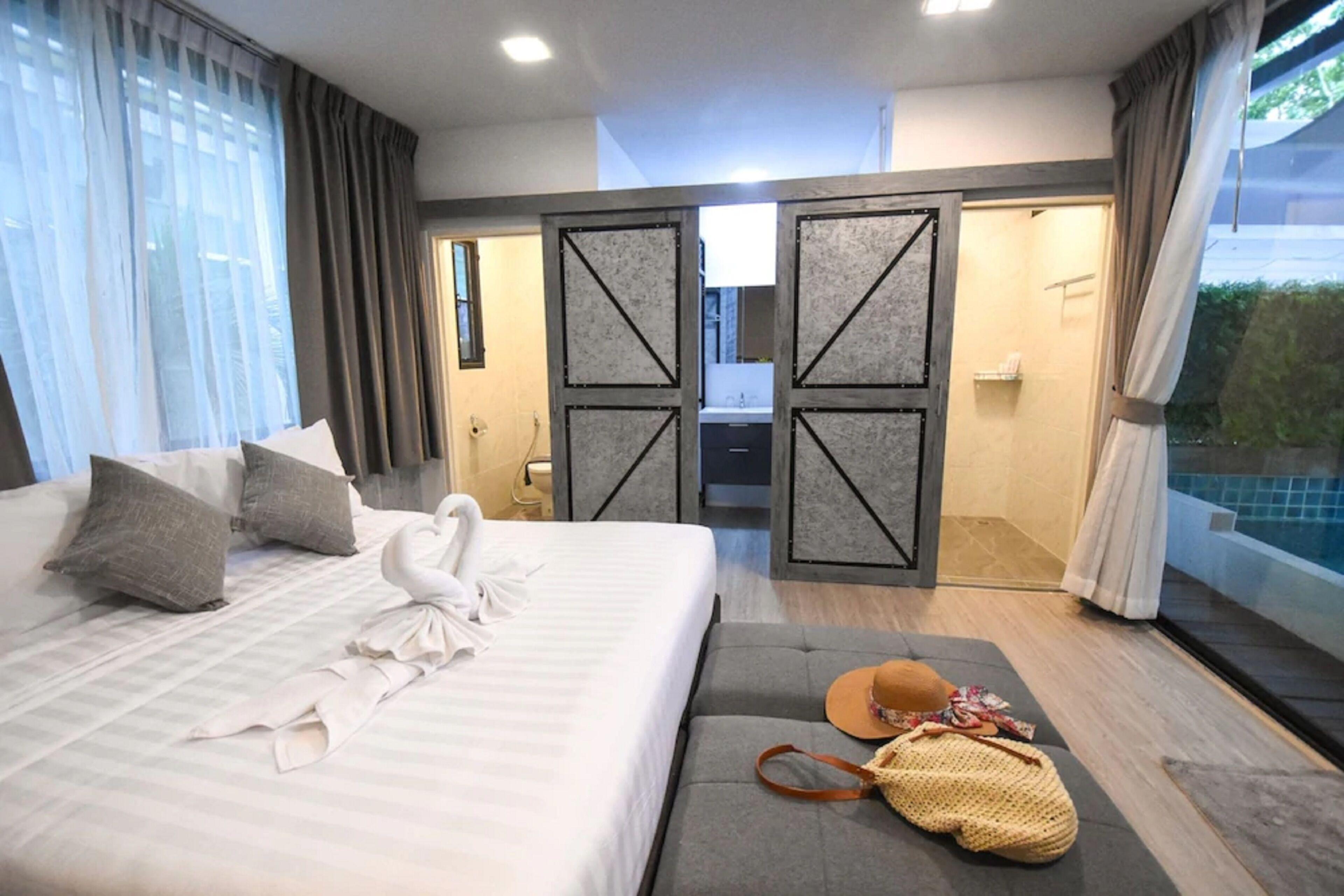 Basaya & Hotel 3*