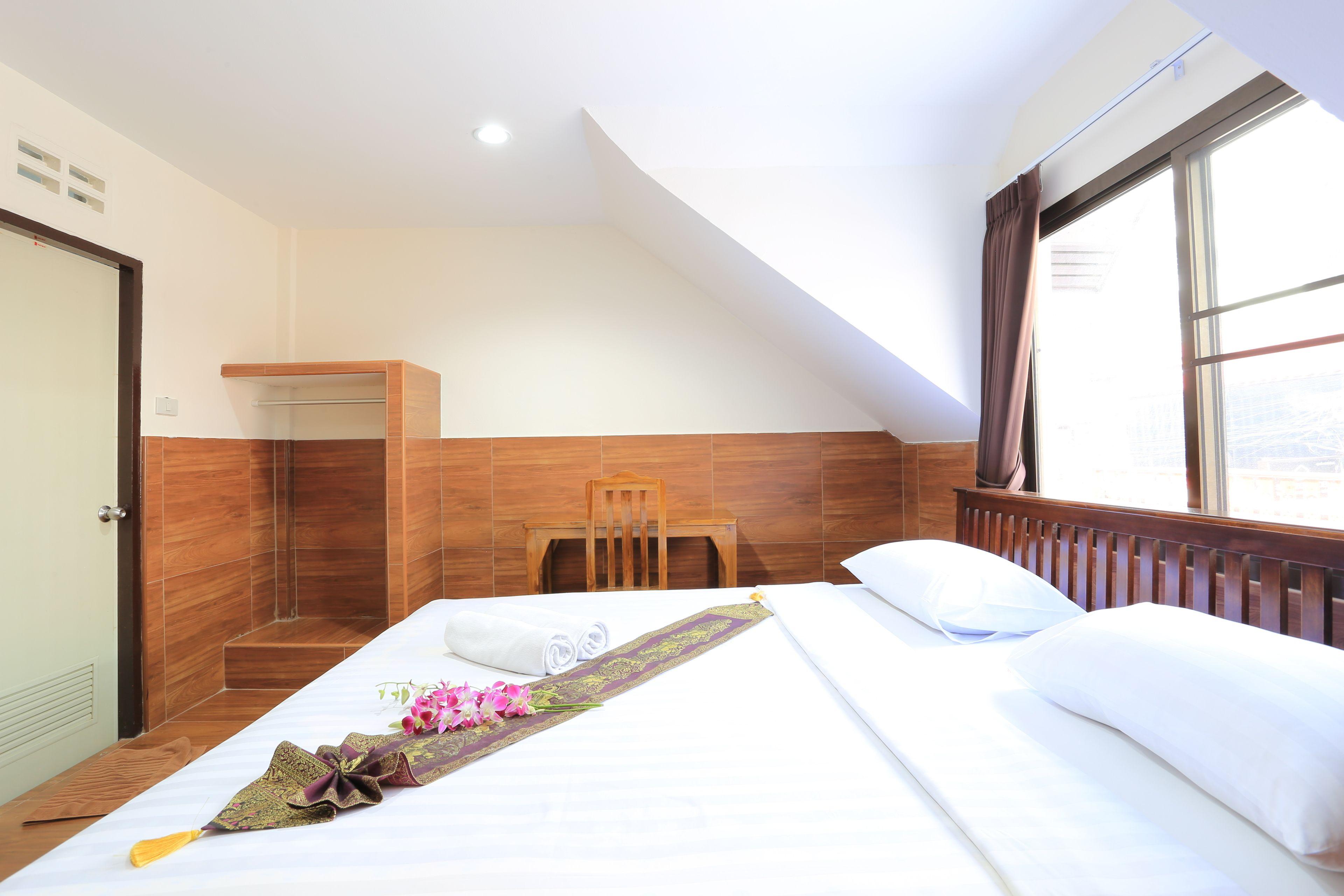 The Siam - Sha Extra *