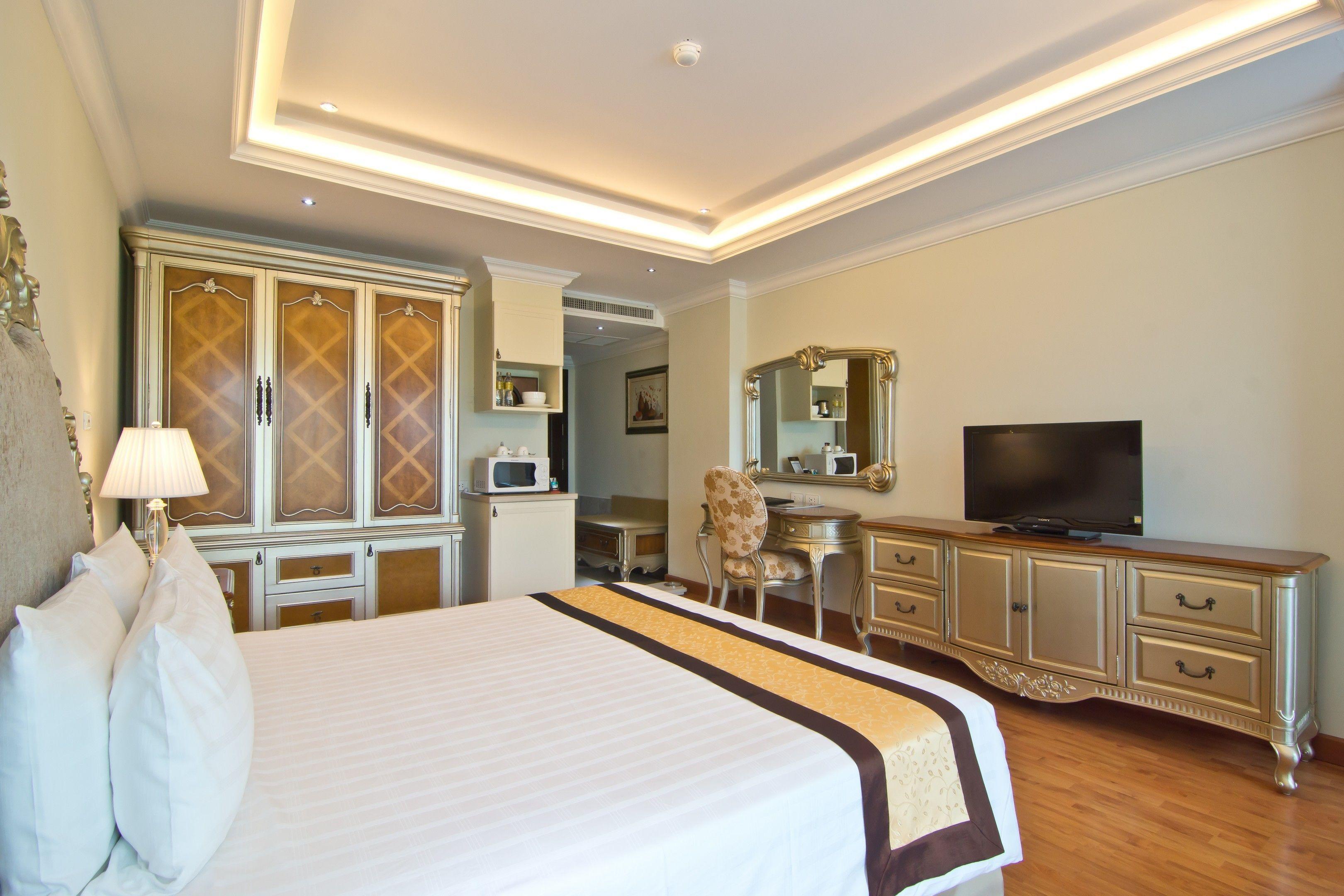 Lk The Empress Hotel 4*