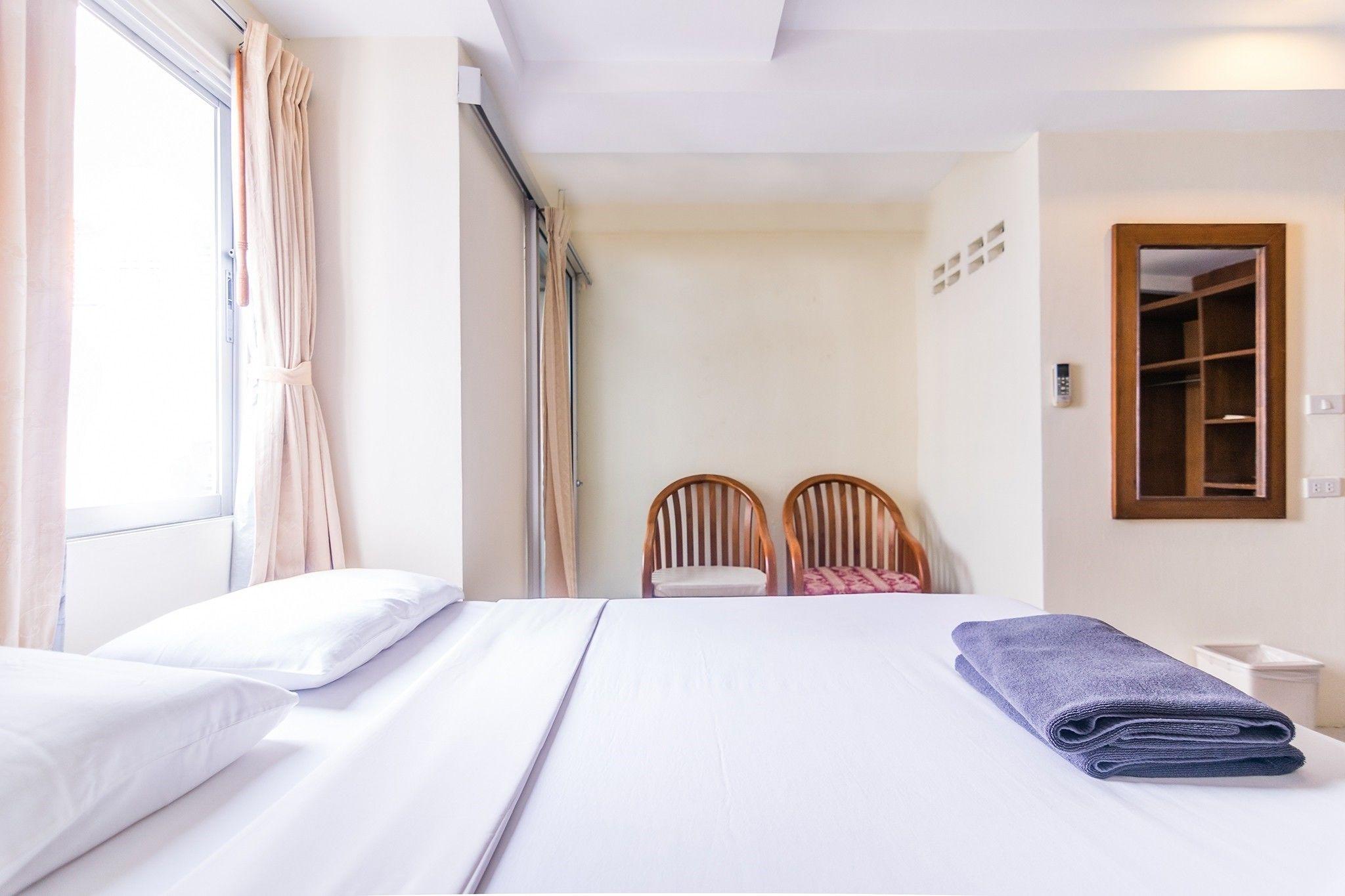 18 Coins Budget Hotel