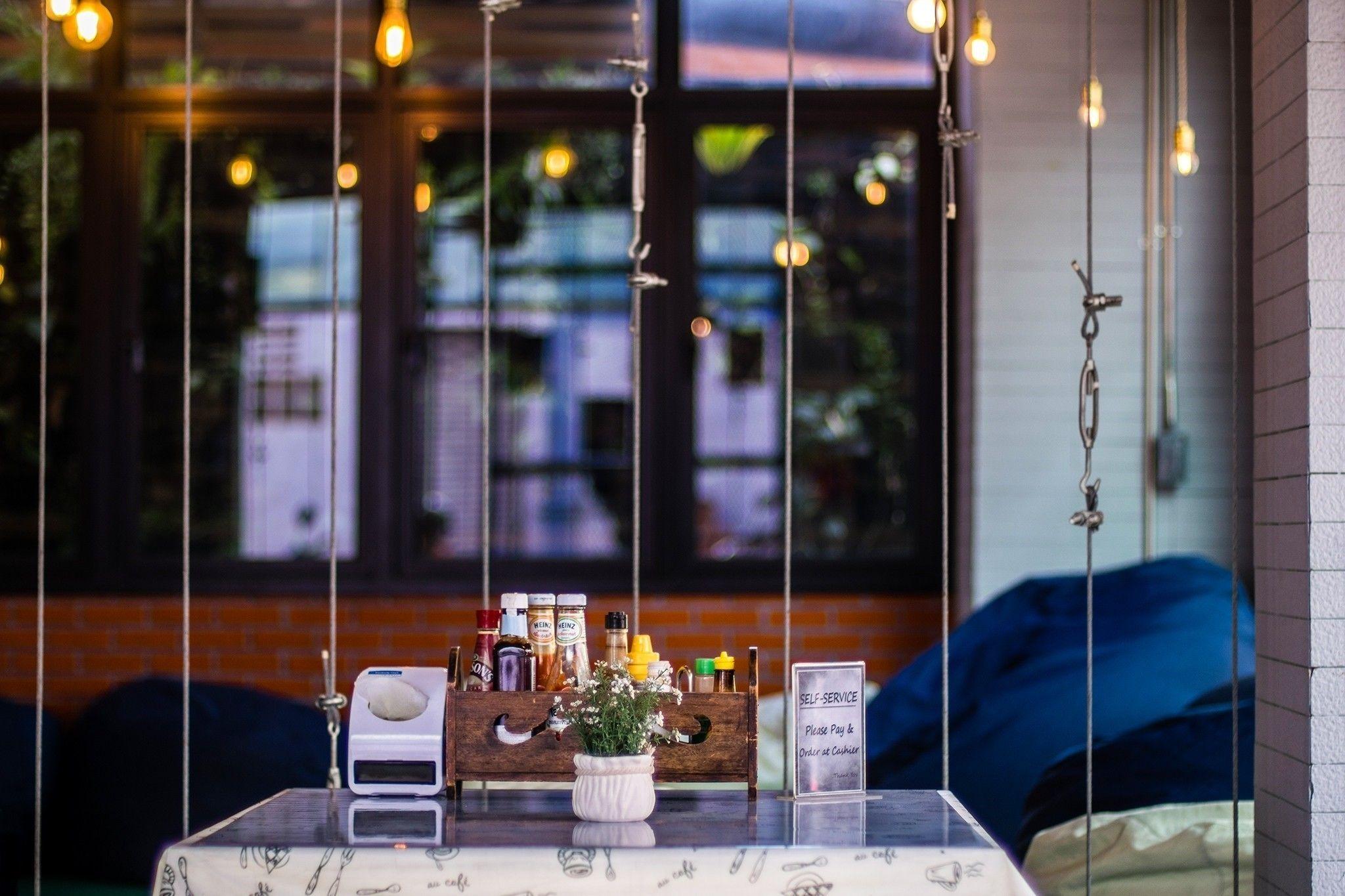 18 Coins Budget Hotel