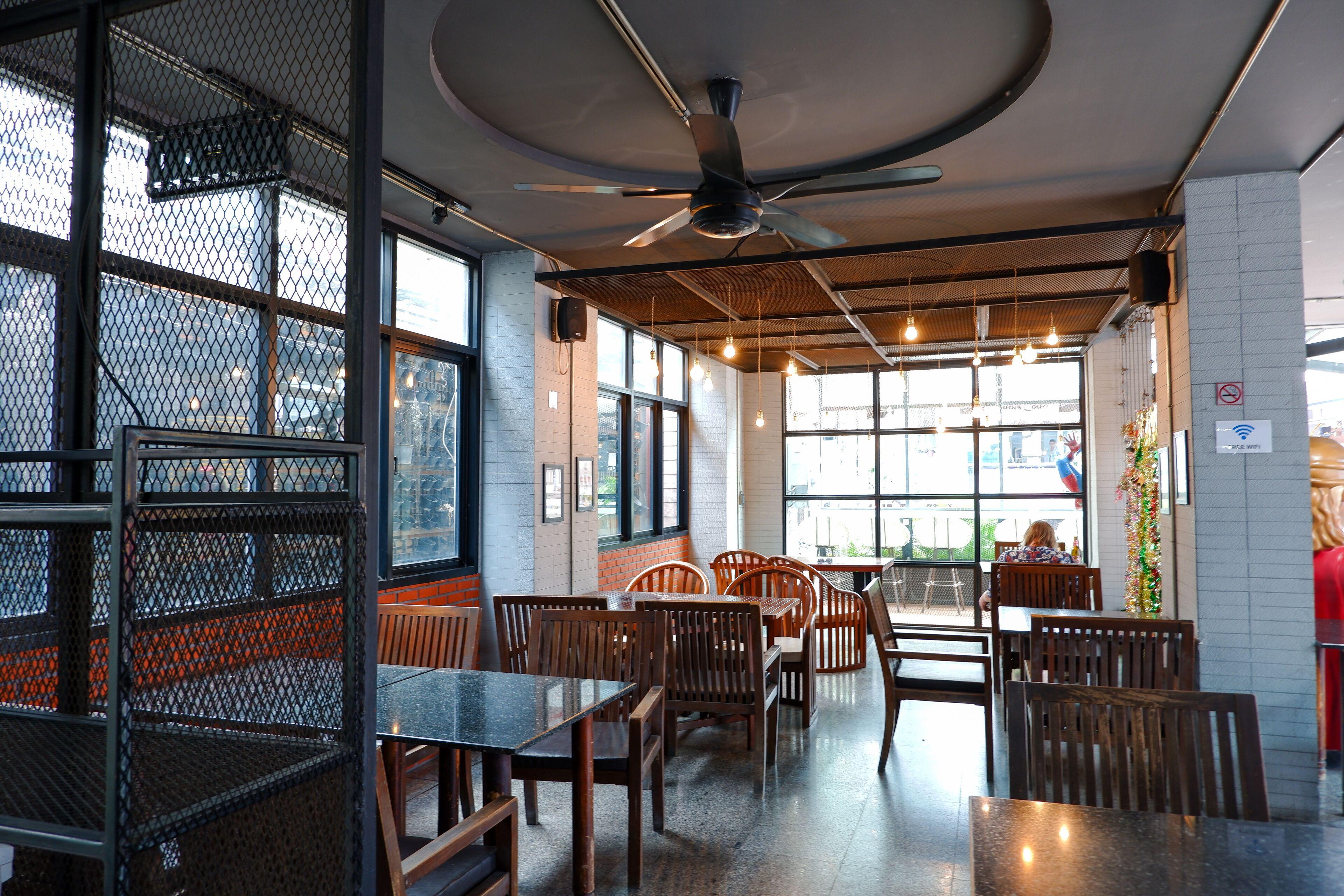 18 Coins Budget Pattaya