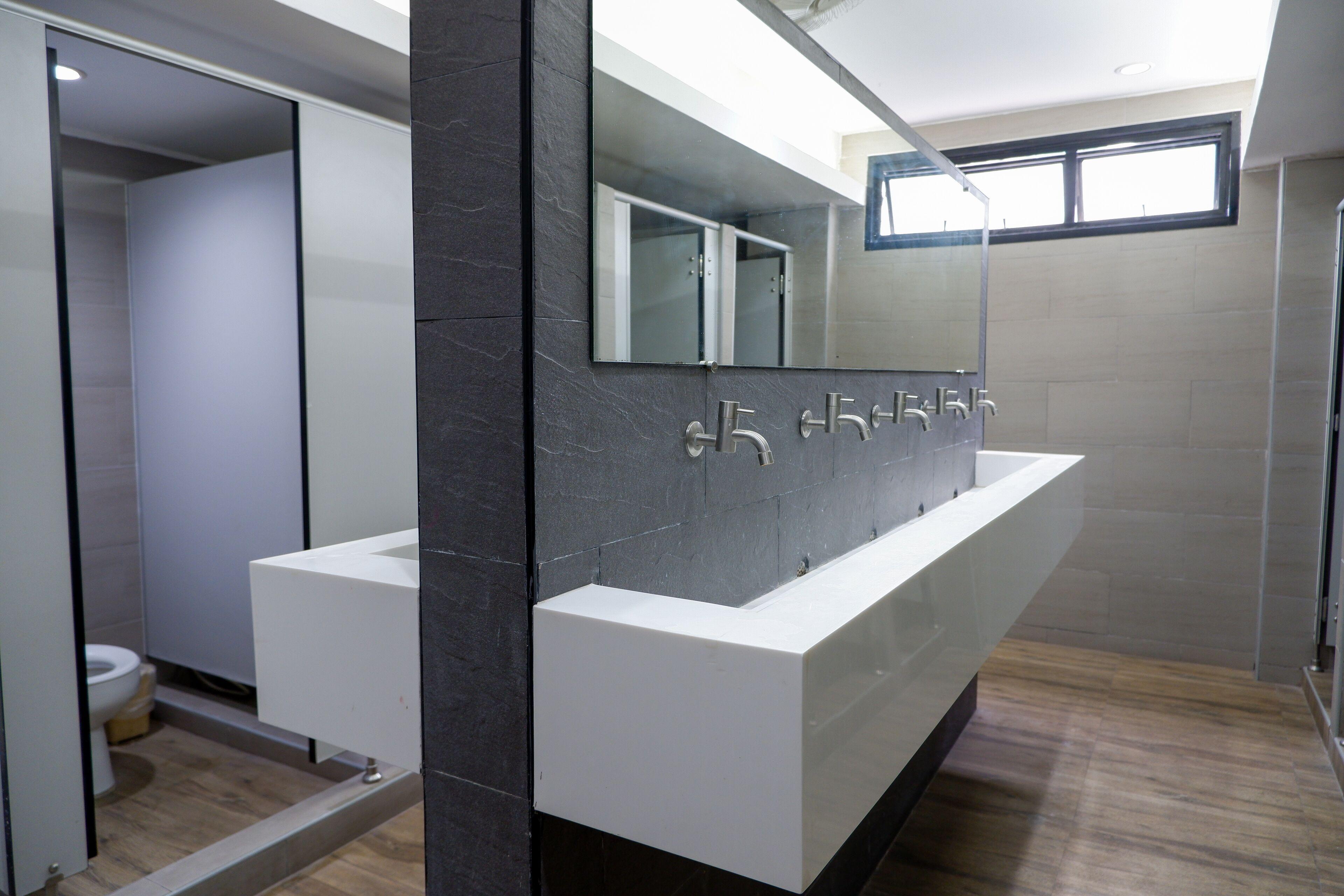 Hotel 18 Coins Budget