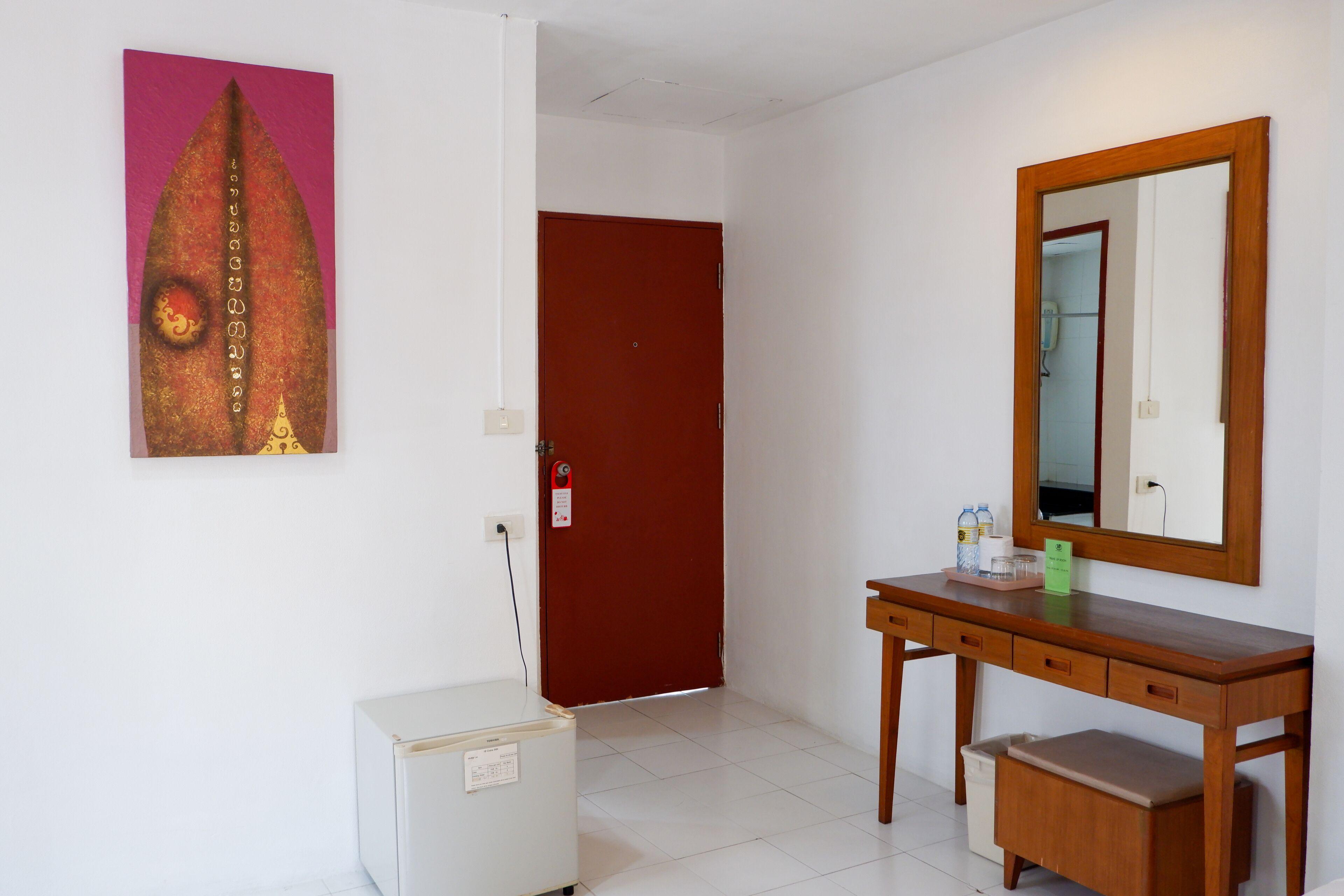 18 Coins Budget Hotel