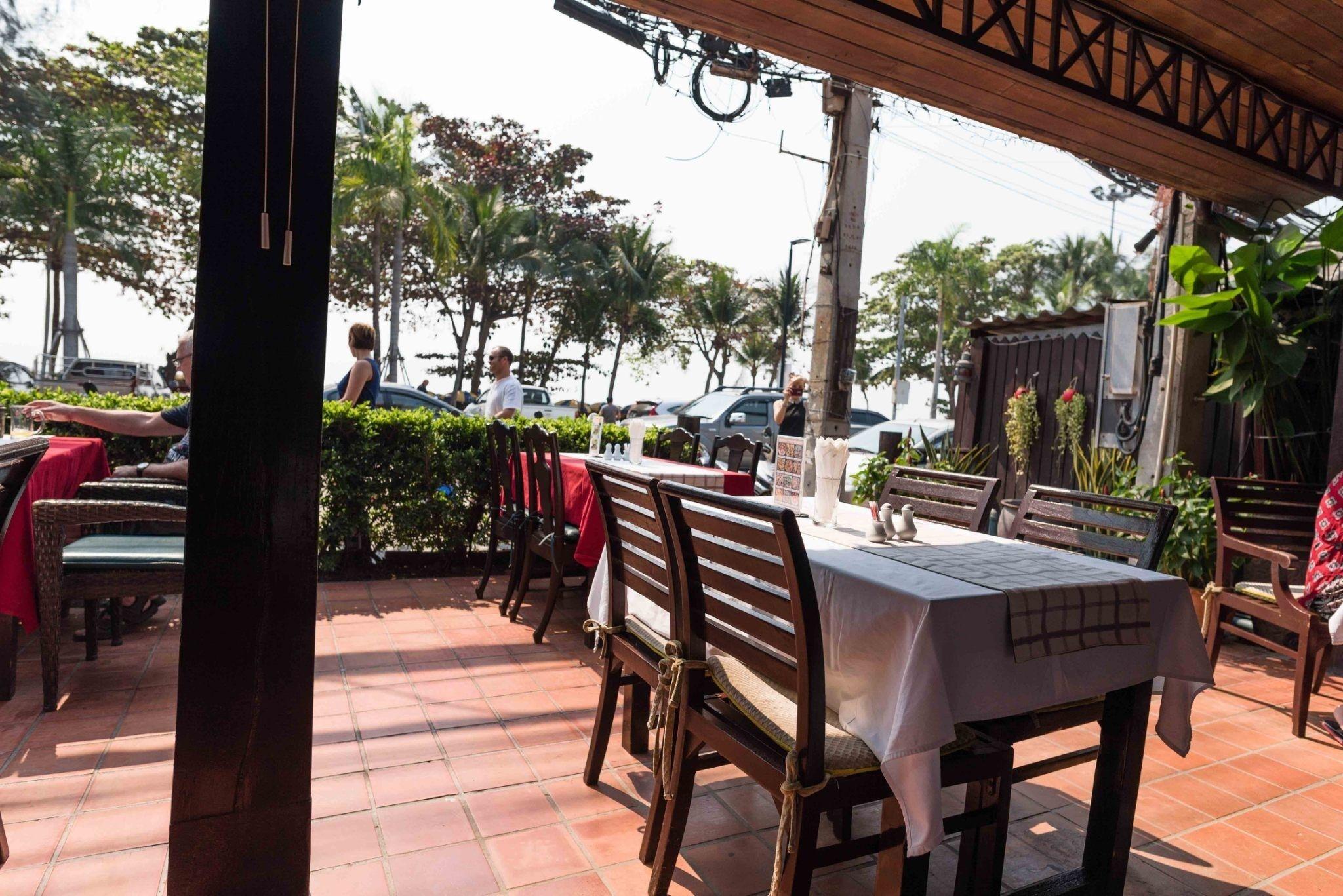 Jomtien Boathouse Hotel