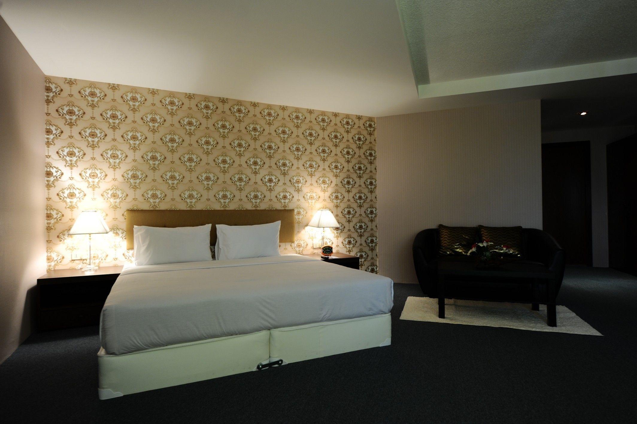 Angket Hip Hotel 4*