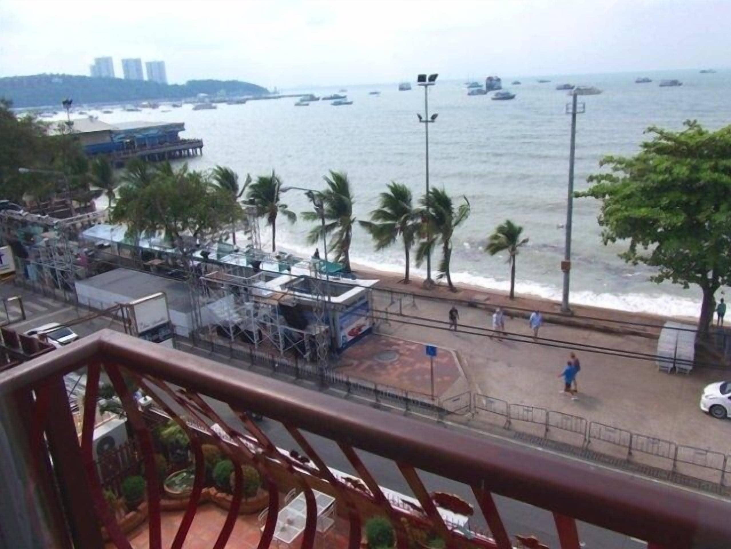 The Red Balcony Inn 2*