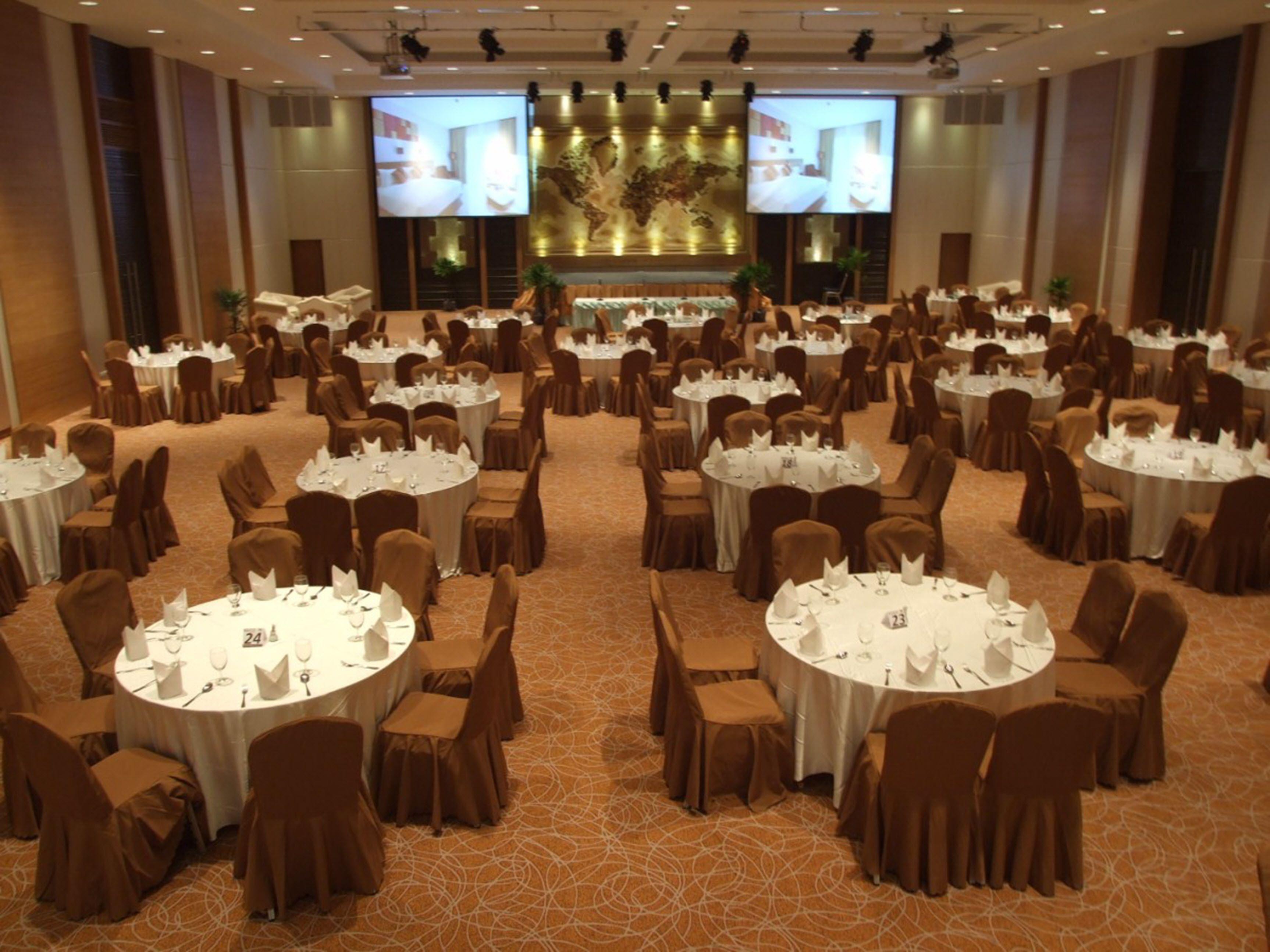 Welcome World Beachfront Hotel Pattaya