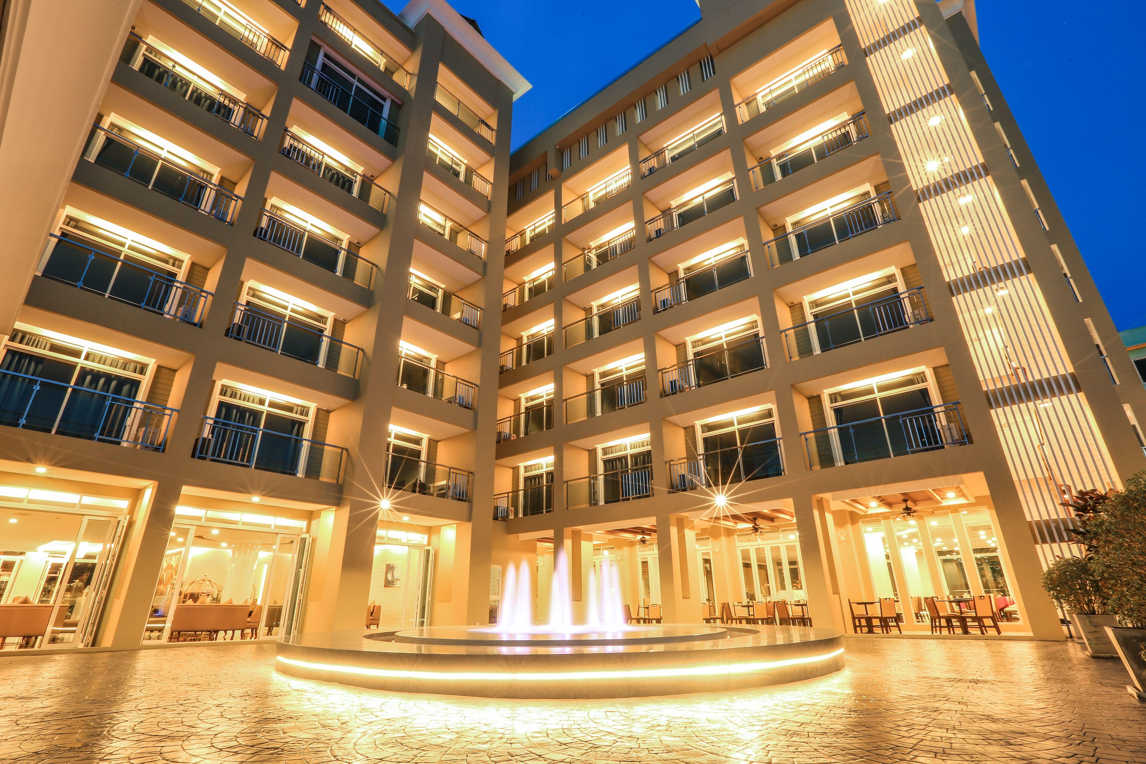 Crystal Palace Luxury Hotel 5*