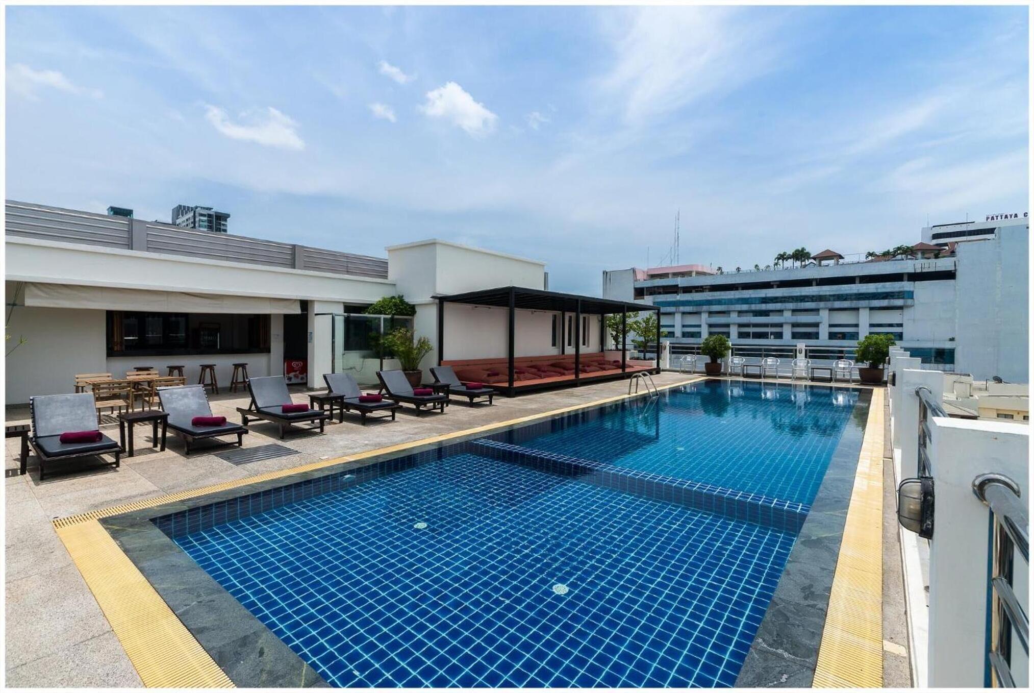 Sea Me Spring Tree Hotel (Adults Only) Pattaya