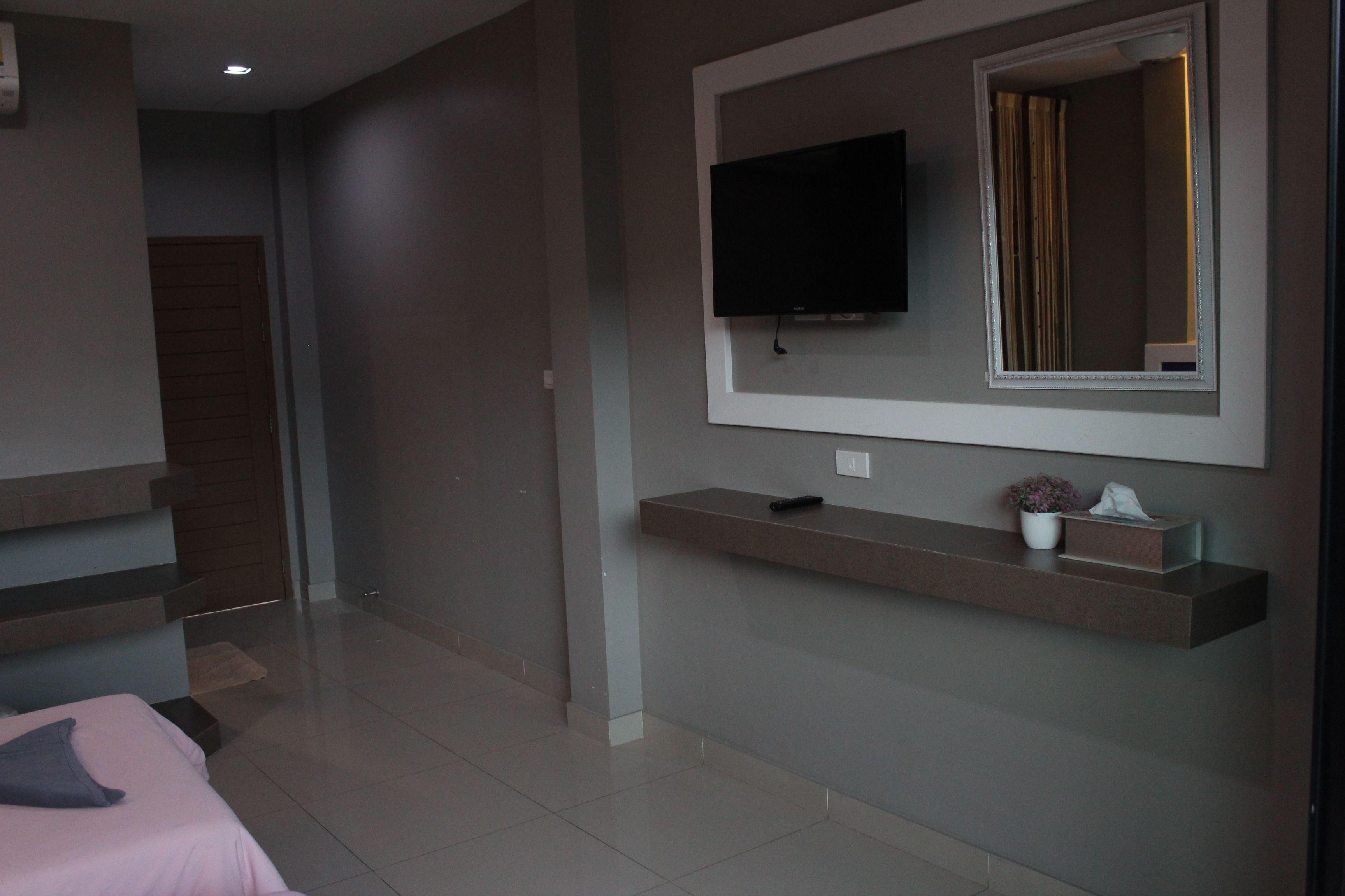 Bee Orchid Pool Hotel