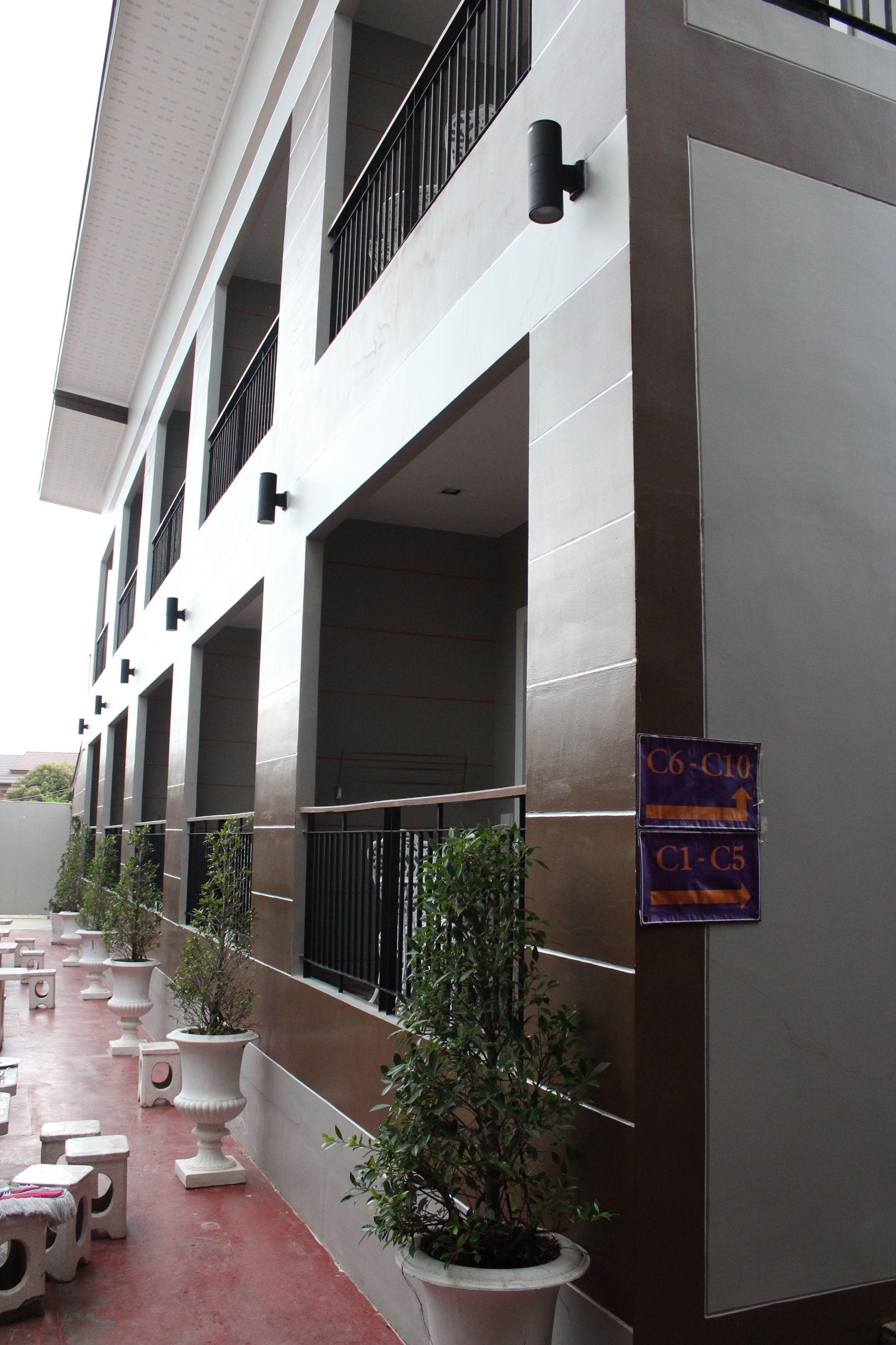 Hotel Bee Orchid Pool