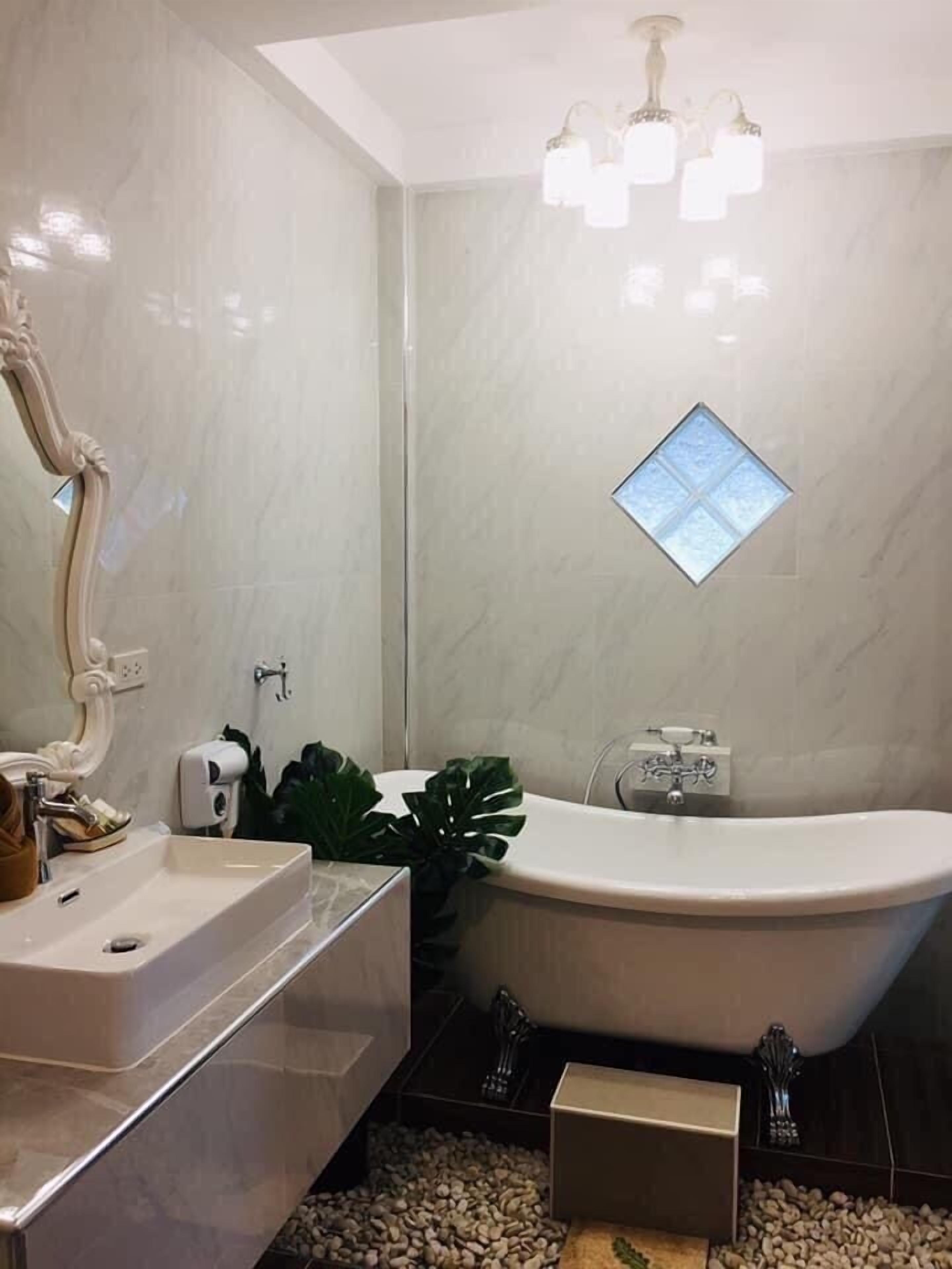 Bee Orchid Pool 3* Ko Lan