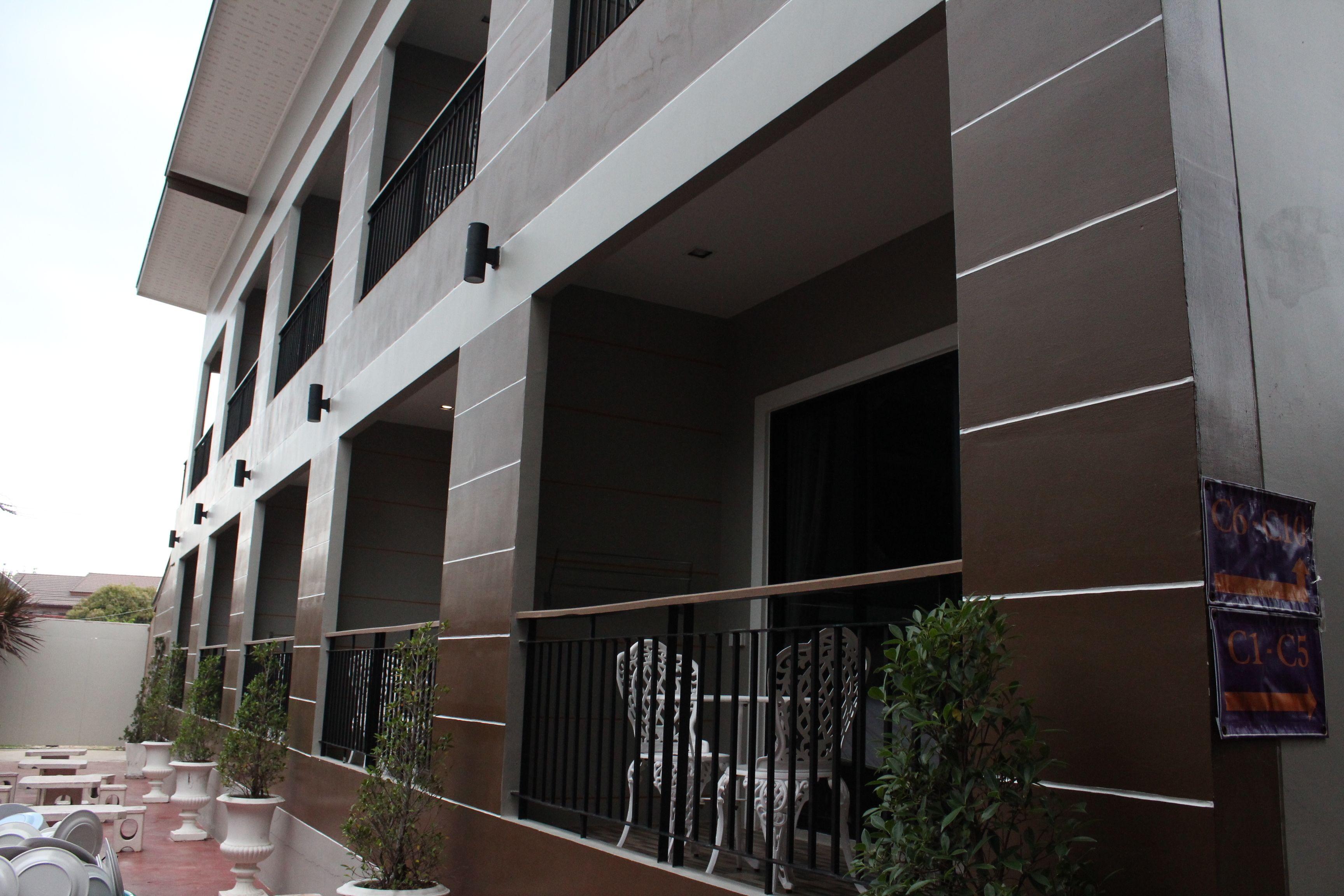 Hotel Bee Orchid Pool