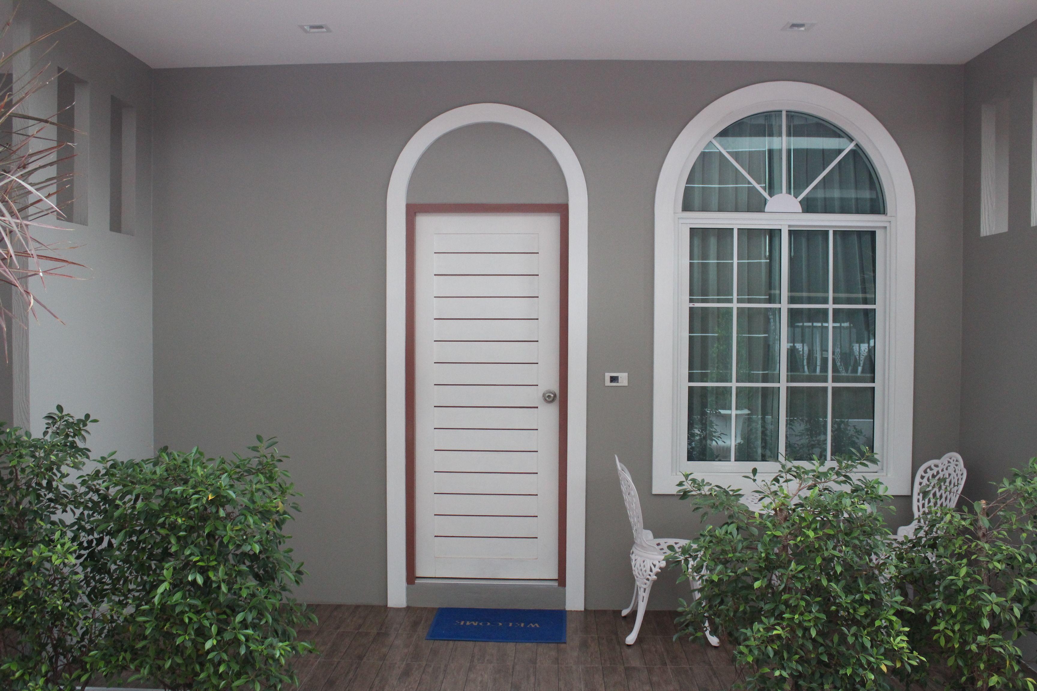 Bee Orchid Pool Hotel