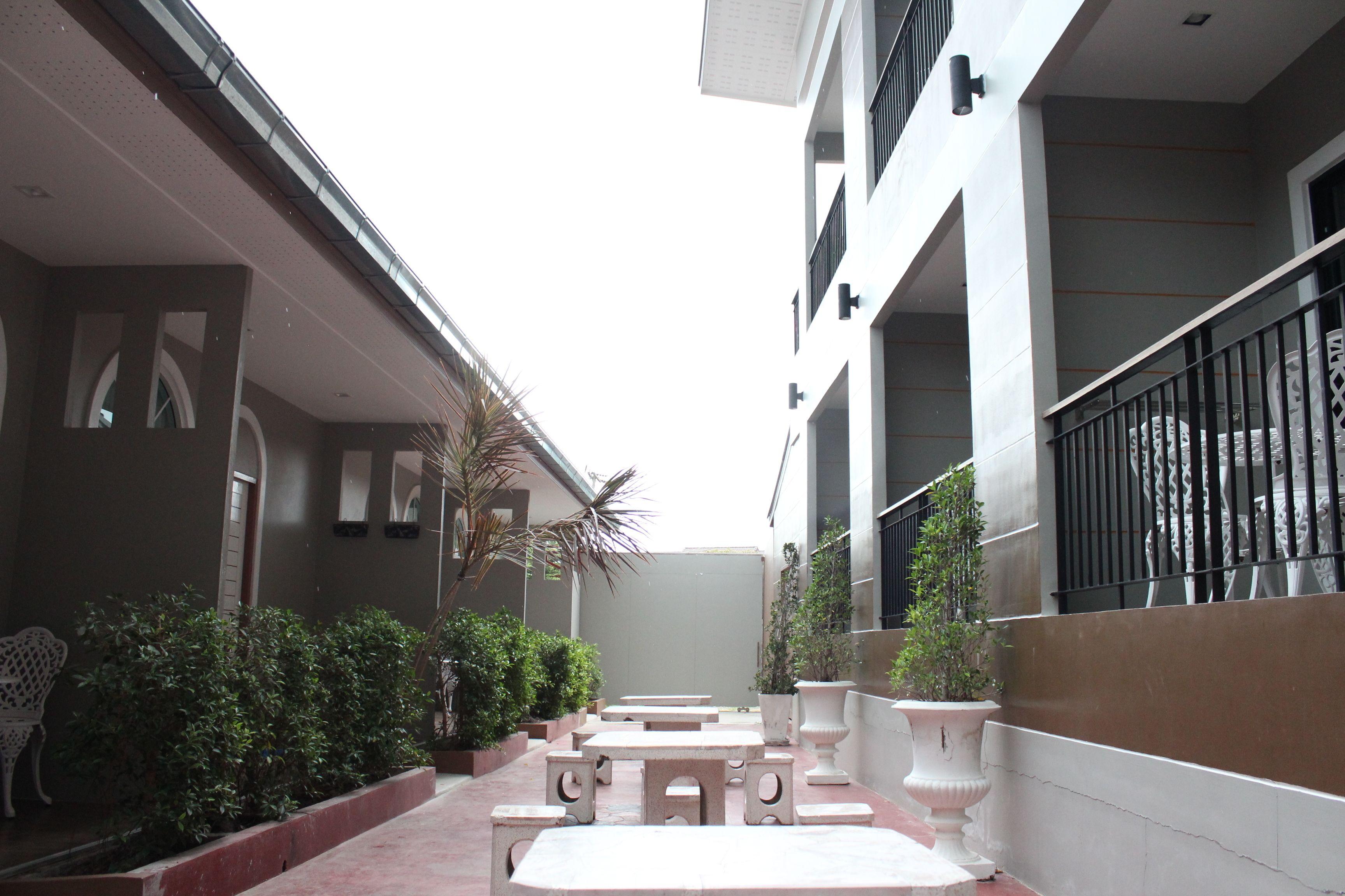 Bee Orchid Pool Hotel Ko Lan