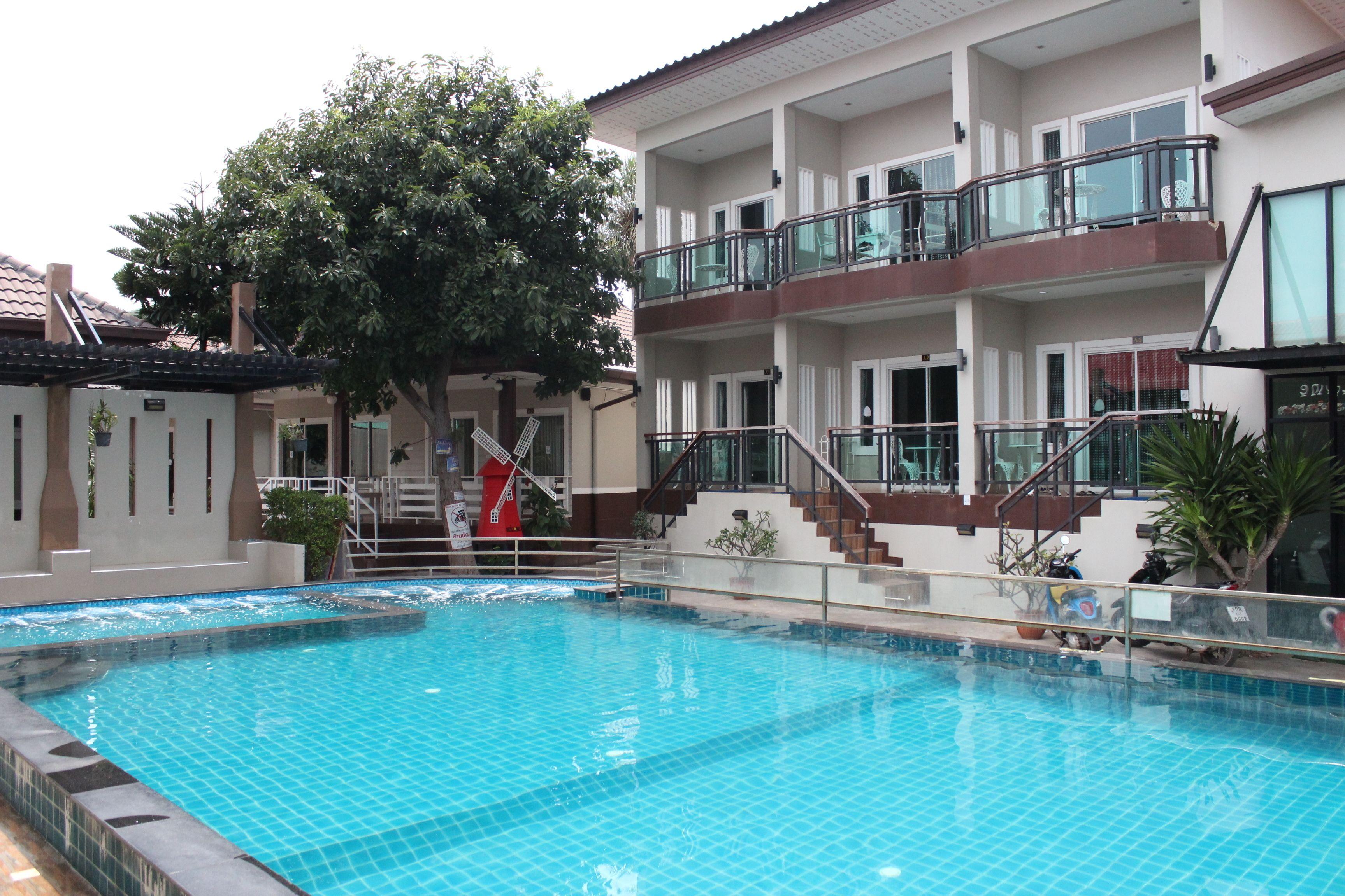 Hotel Bee Orchid Pool